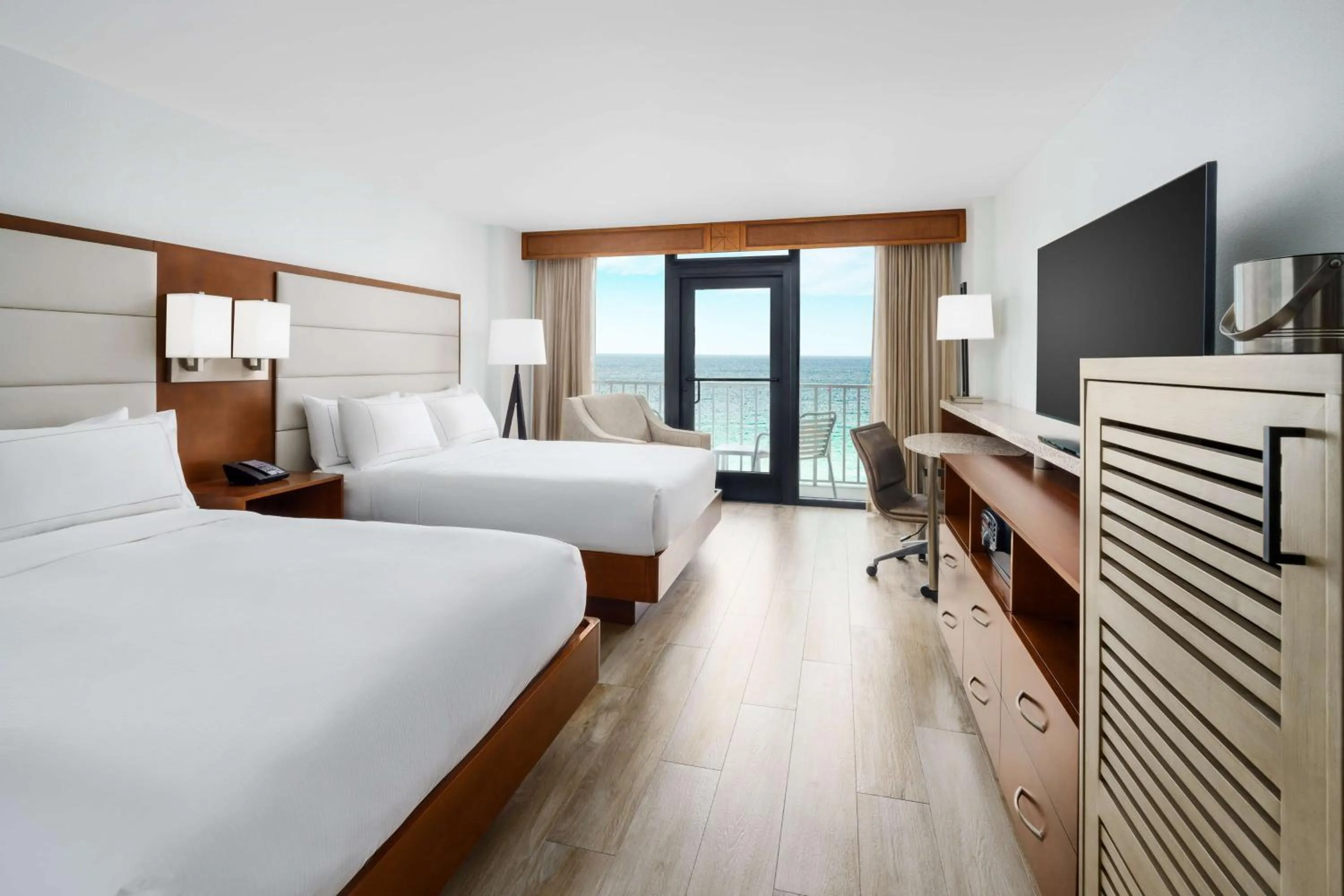 Bed in DoubleTree Beach Resort by Hilton Tampa Bay – North Redington Beach