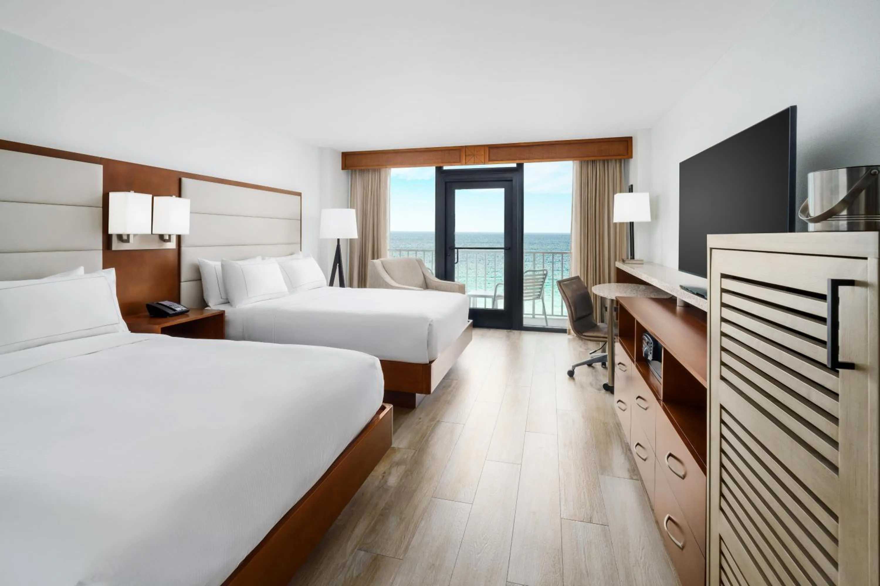Bed in DoubleTree Beach Resort by Hilton Tampa Bay – North Redington Beach