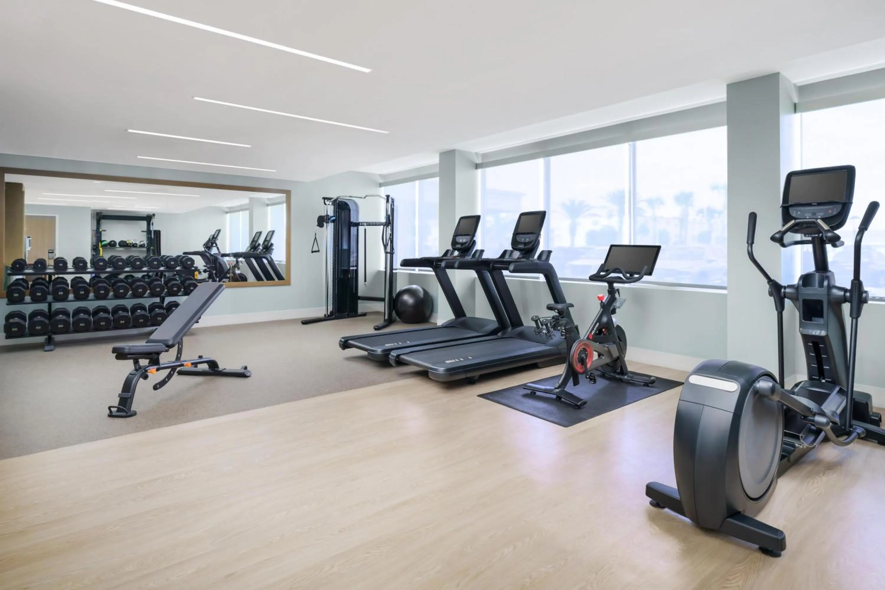 Fitness centre/facilities in DoubleTree Beach Resort by Hilton Tampa Bay – North Redington Beach