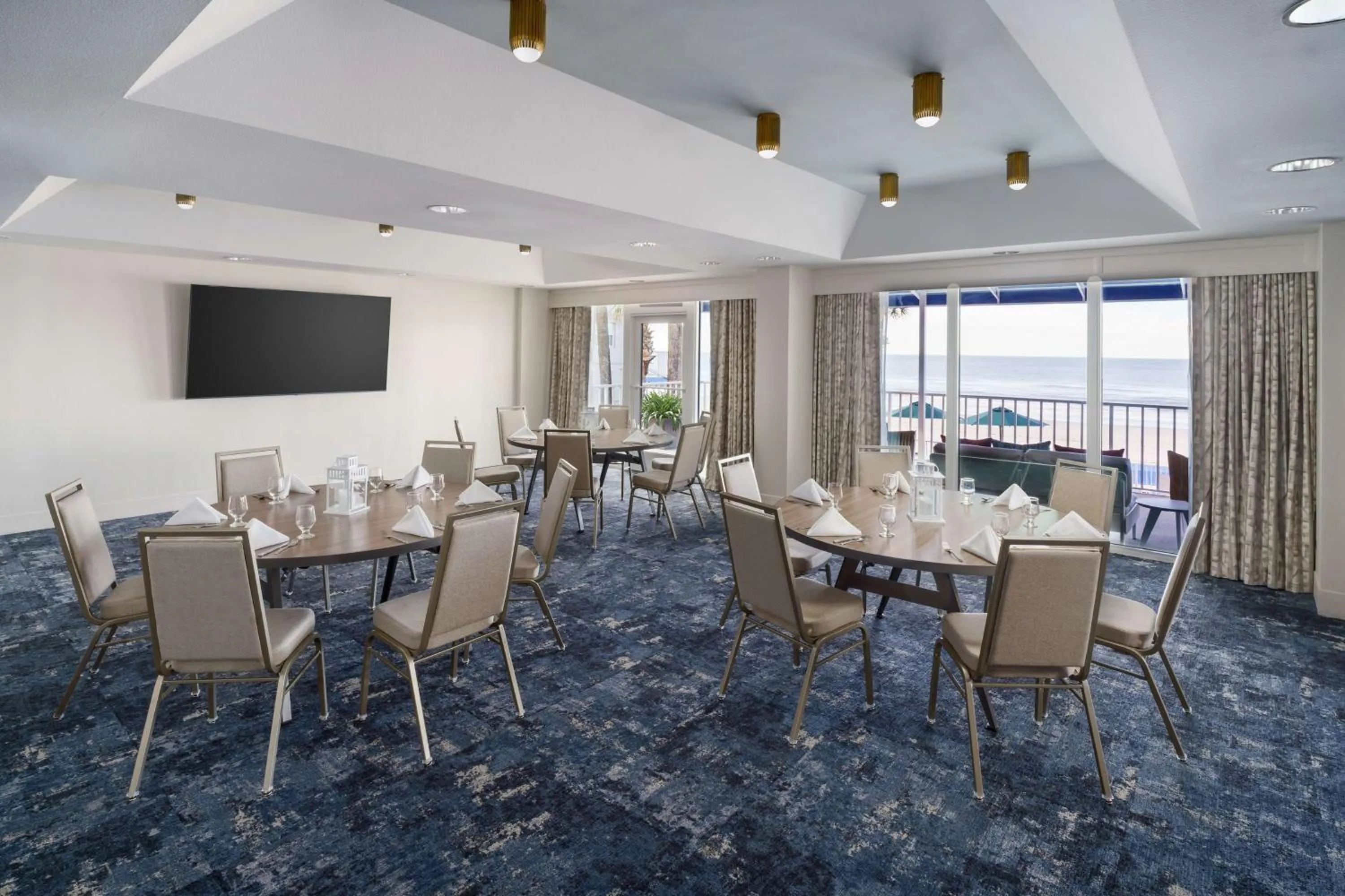 Meeting/conference room in DoubleTree Beach Resort by Hilton Tampa Bay – North Redington Beach