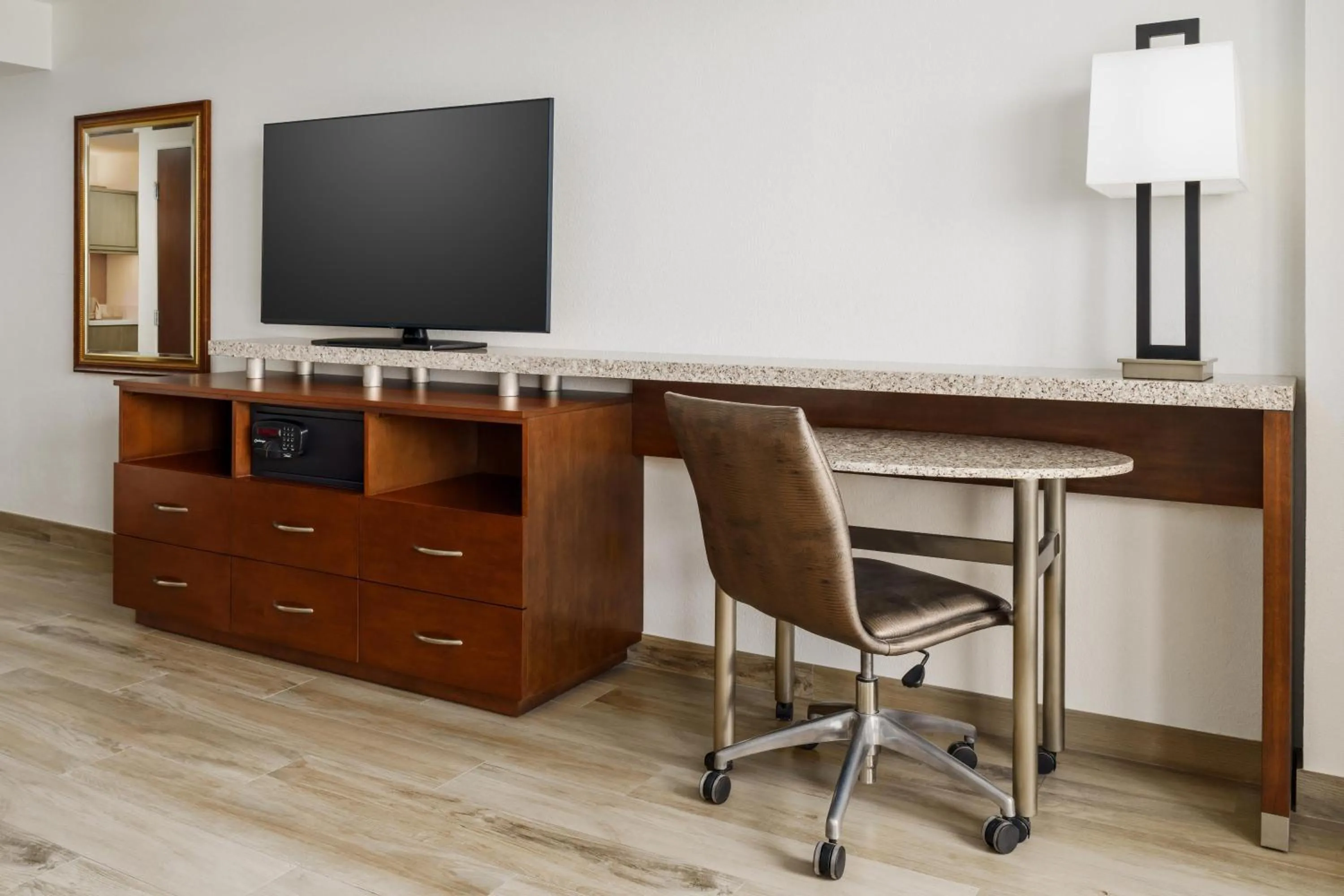 Bedroom in DoubleTree Beach Resort by Hilton Tampa Bay – North Redington Beach