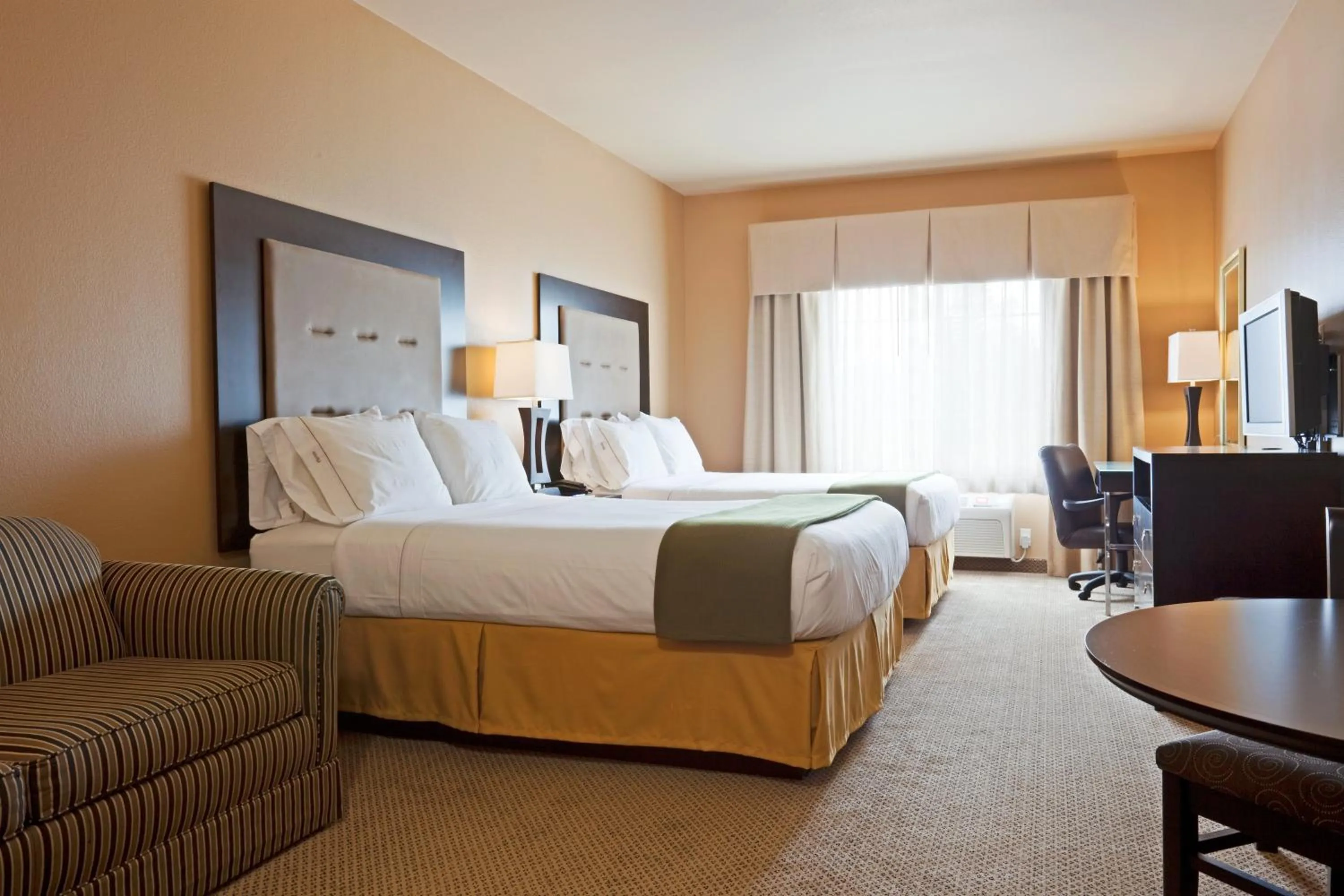 Bedroom, Bed in Holiday Inn Express Hotel & Suites Eau Claire North by IHG