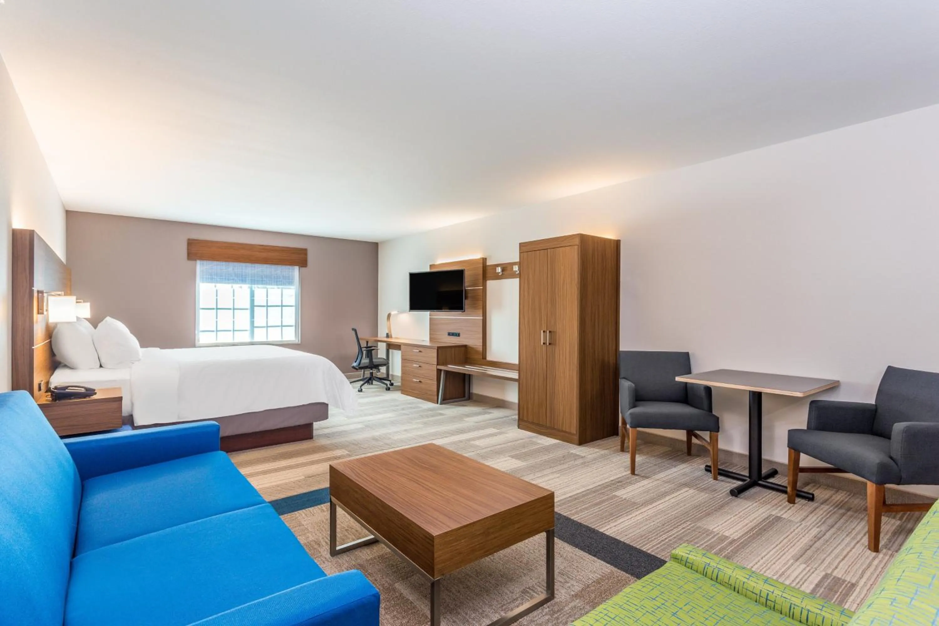 Bedroom, Bed in Holiday Inn Express Hotel & Suites Eau Claire North by IHG