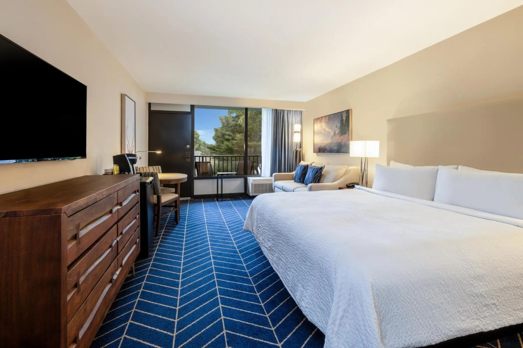 Photo of the whole room, Bed in Holiday Inn Bar Harbor Regency Hotel by IHG