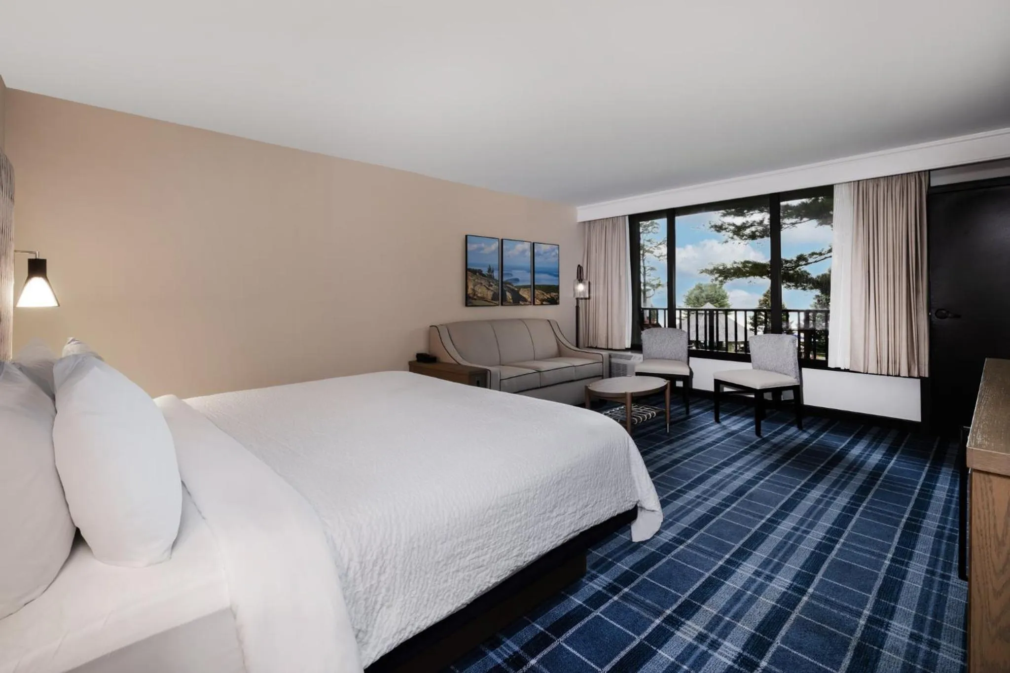 Photo of the whole room, Bed in Holiday Inn Bar Harbor Regency Hotel by IHG