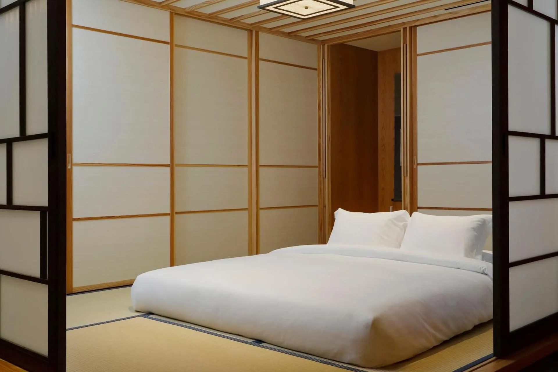 Bed in Four Seasons Hotel Kyoto