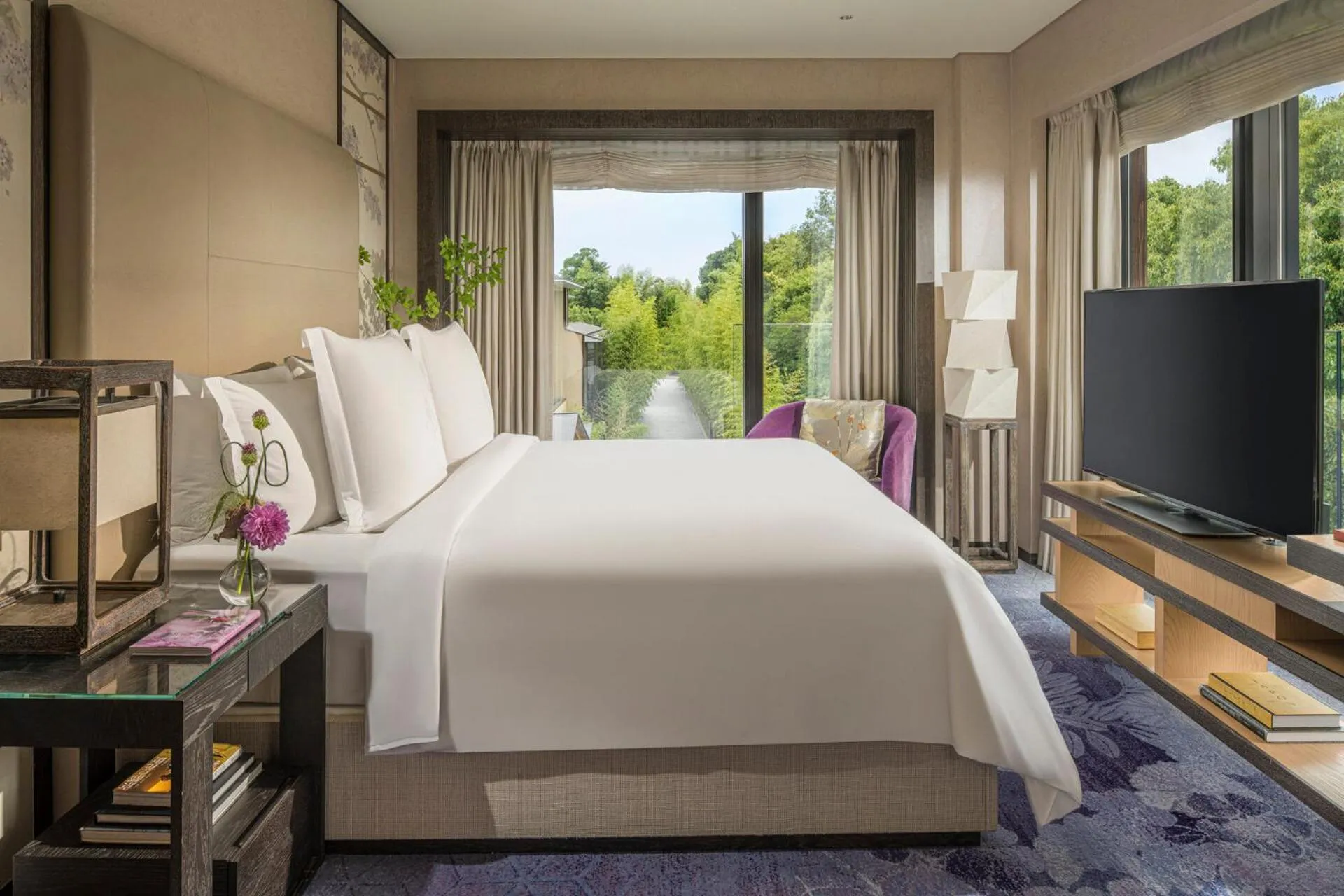 Bed in Four Seasons Hotel Kyoto