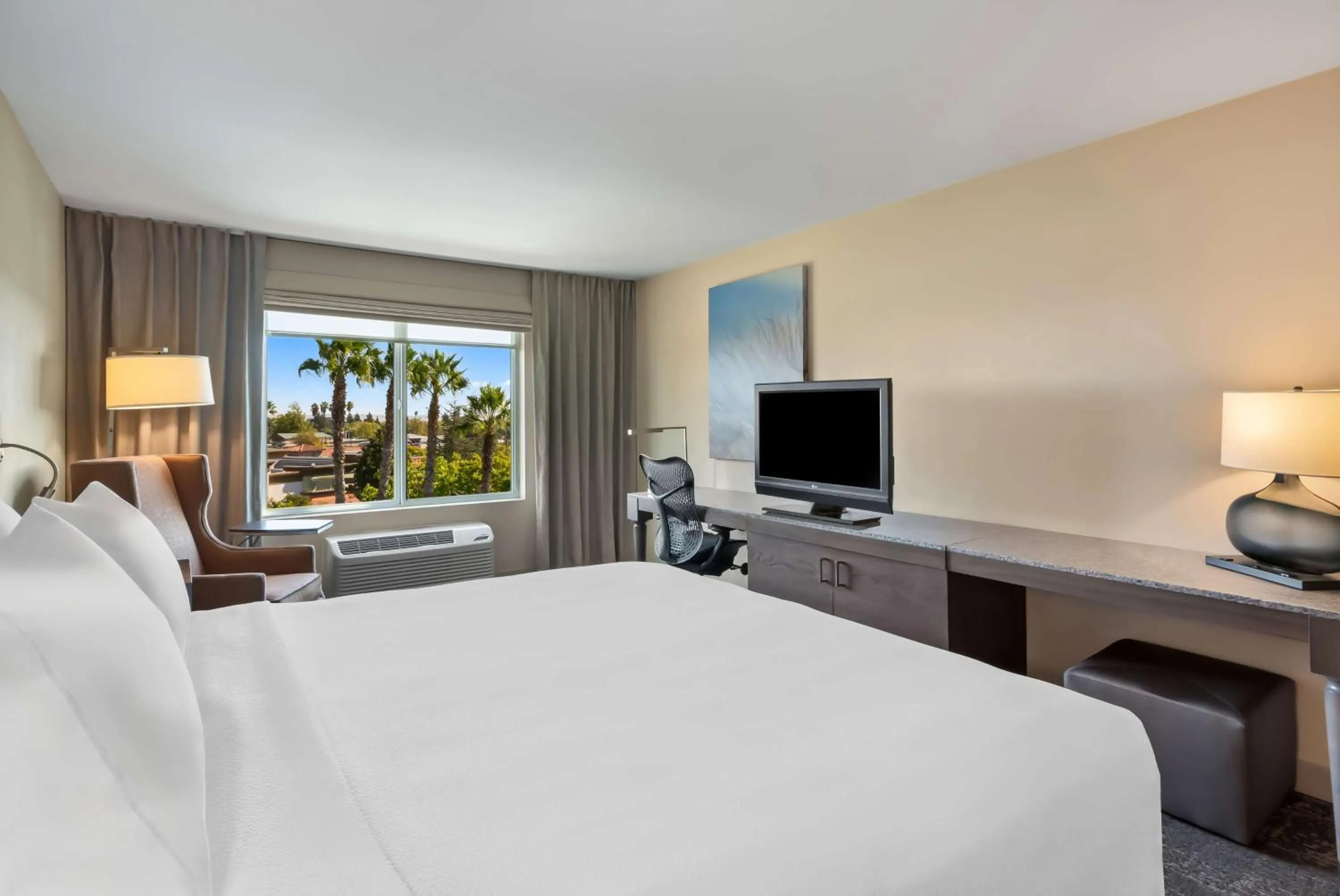 Bedroom, Bed in Hilton Garden Inn Fairfield