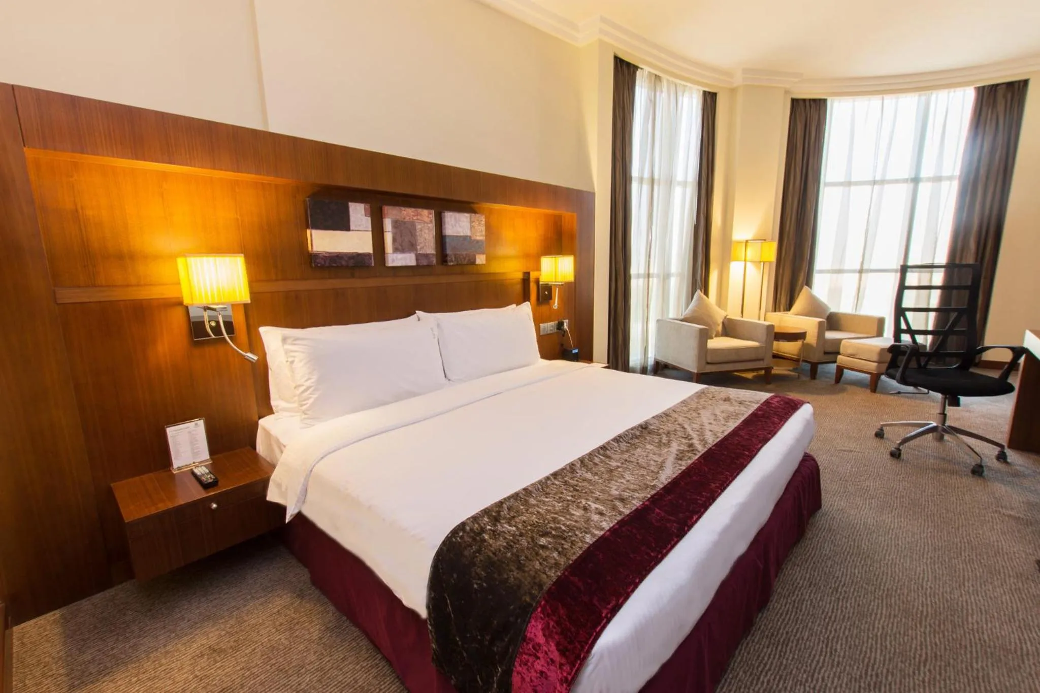 Photo of the whole room, Bed in Holiday Inn Abu Dhabi by IHG