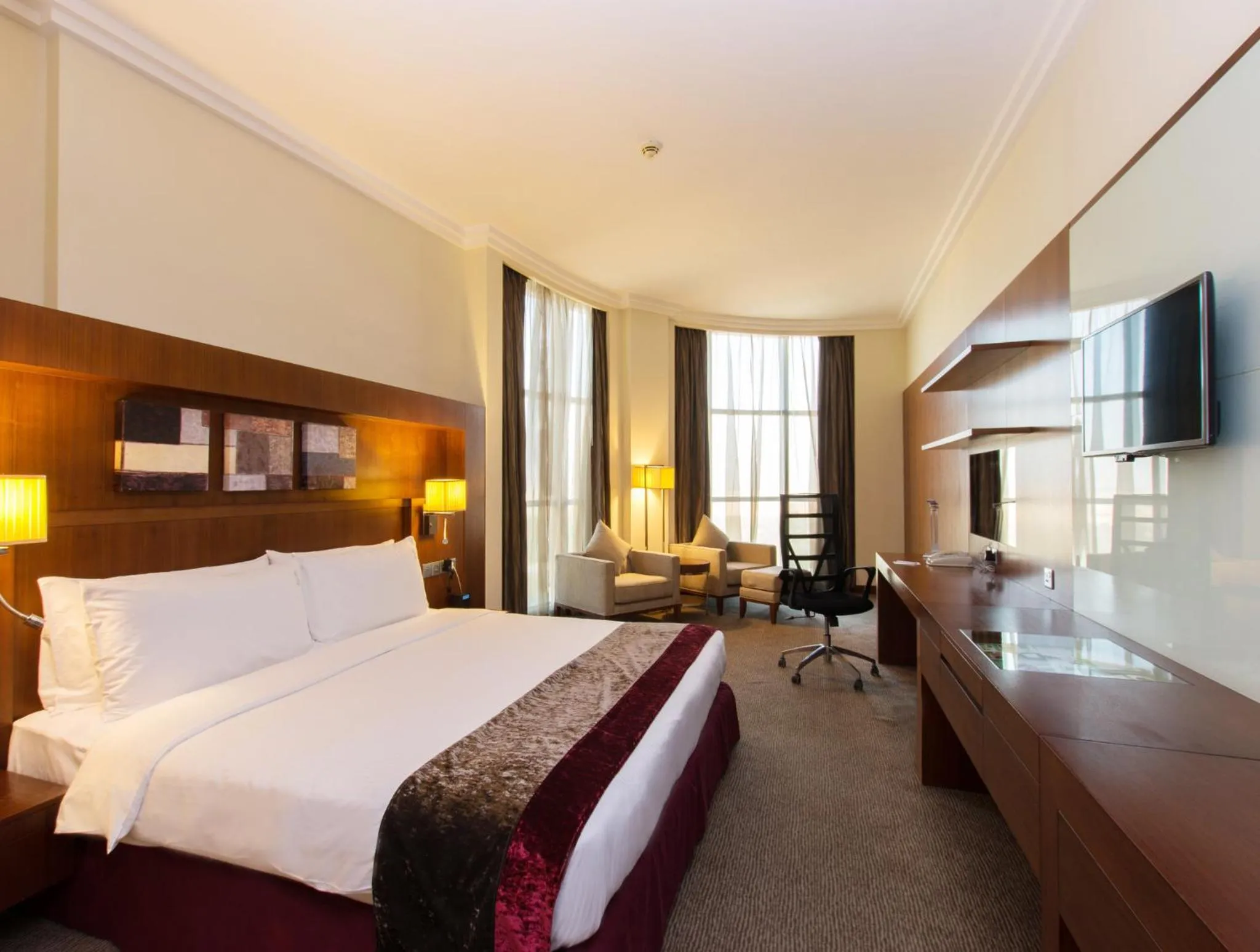 Photo of the whole room, Bed in Holiday Inn Abu Dhabi by IHG