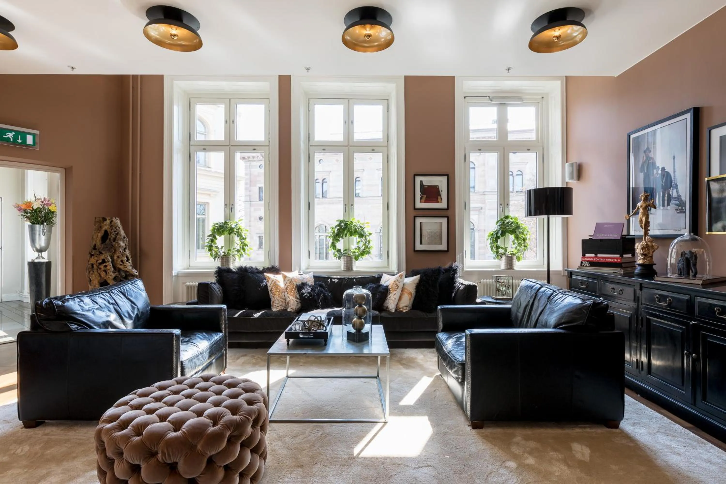 Communal lounge/ TV room in Lydmar Hotel