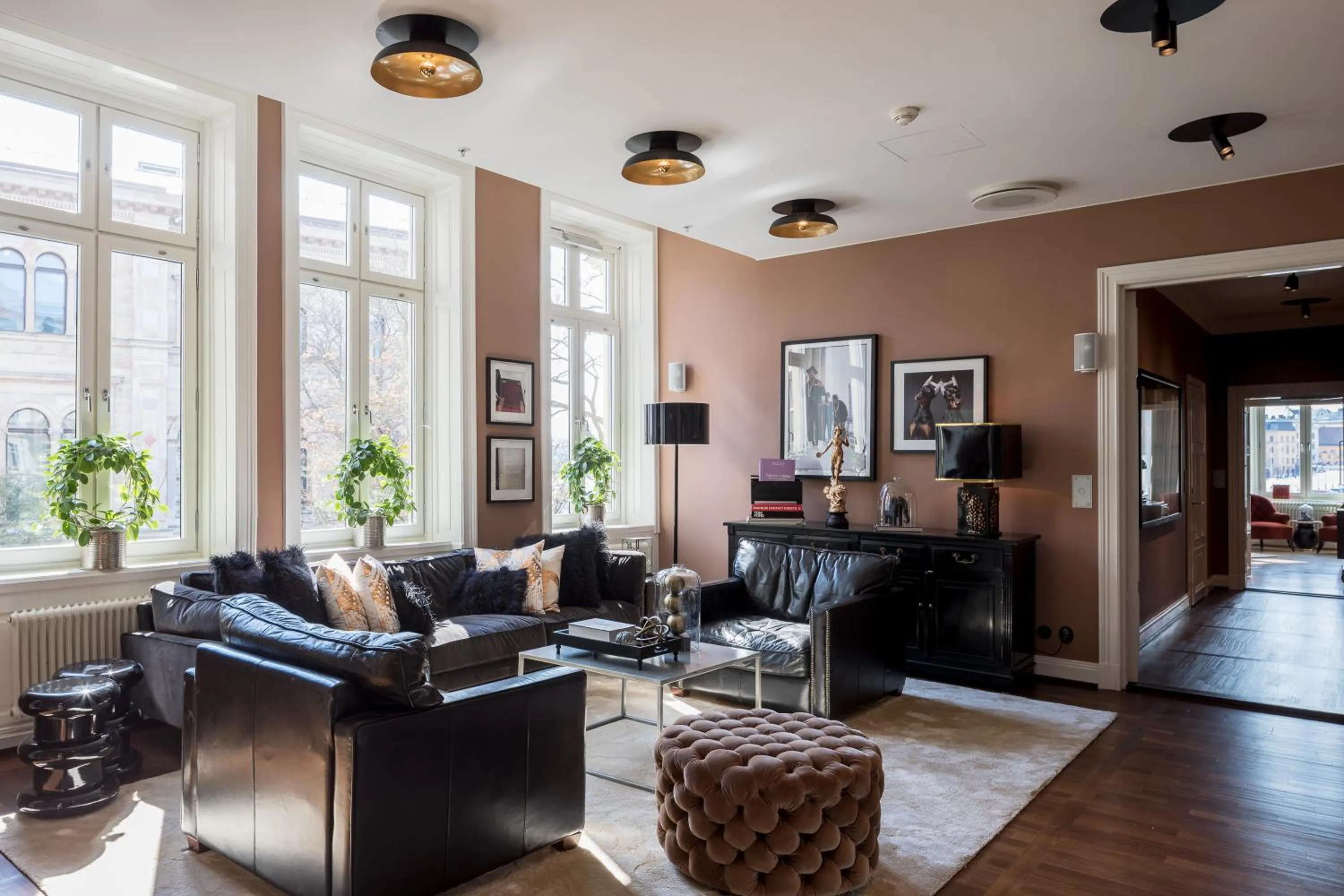 Communal lounge/ TV room in Lydmar Hotel