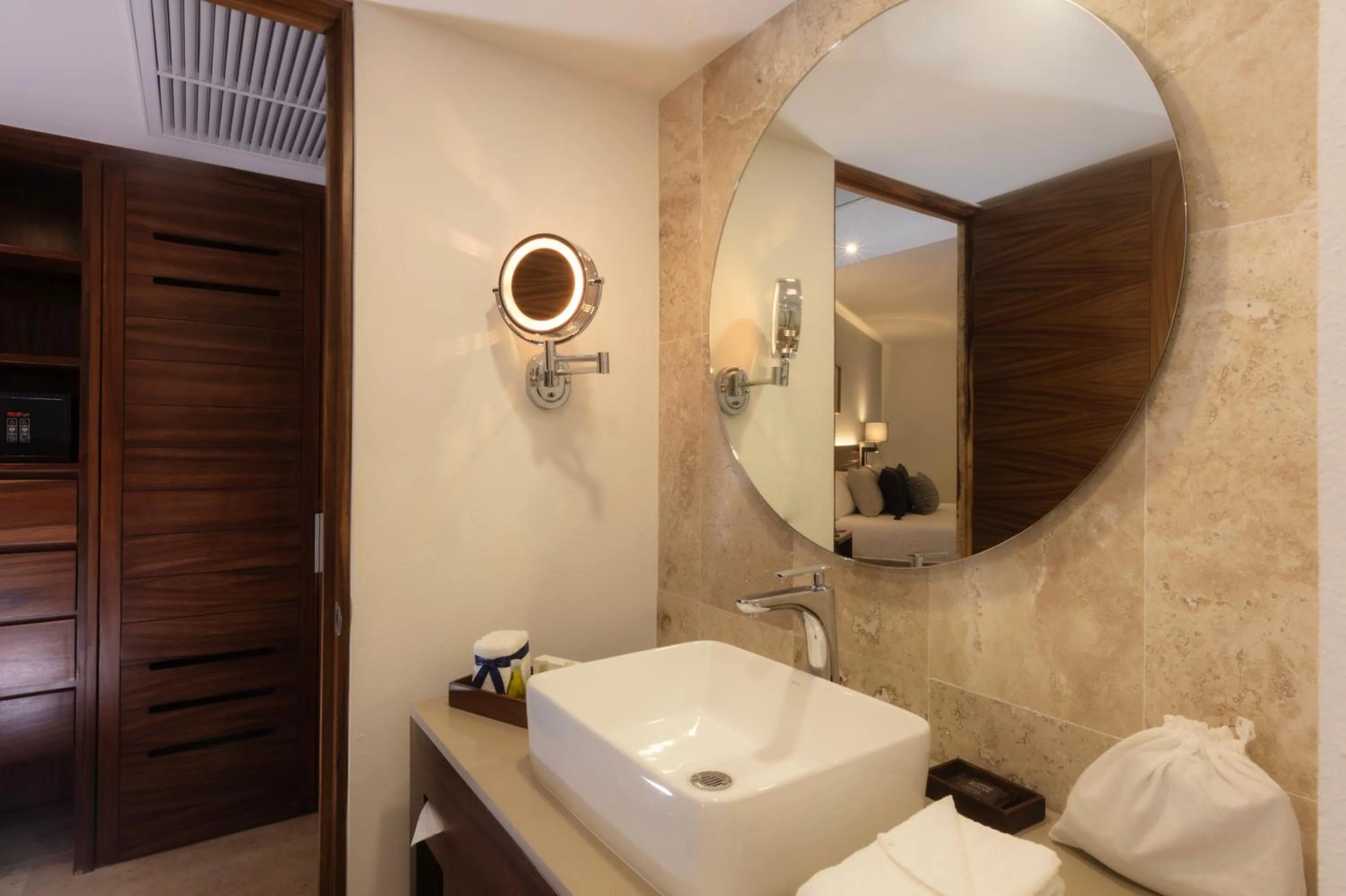 Bathroom in Buenaventura Grand Hotel & Great Moments - All Inclusive