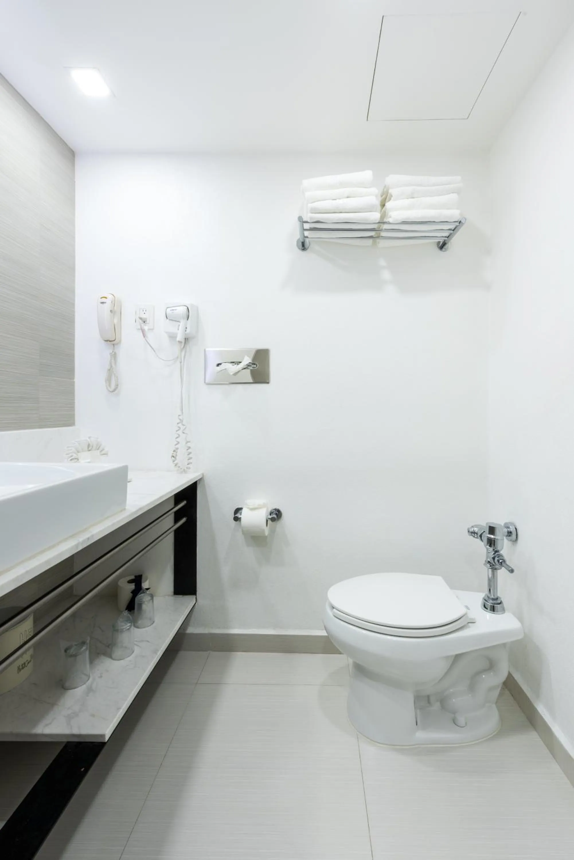 Toilet in Hotel Casa Blanca