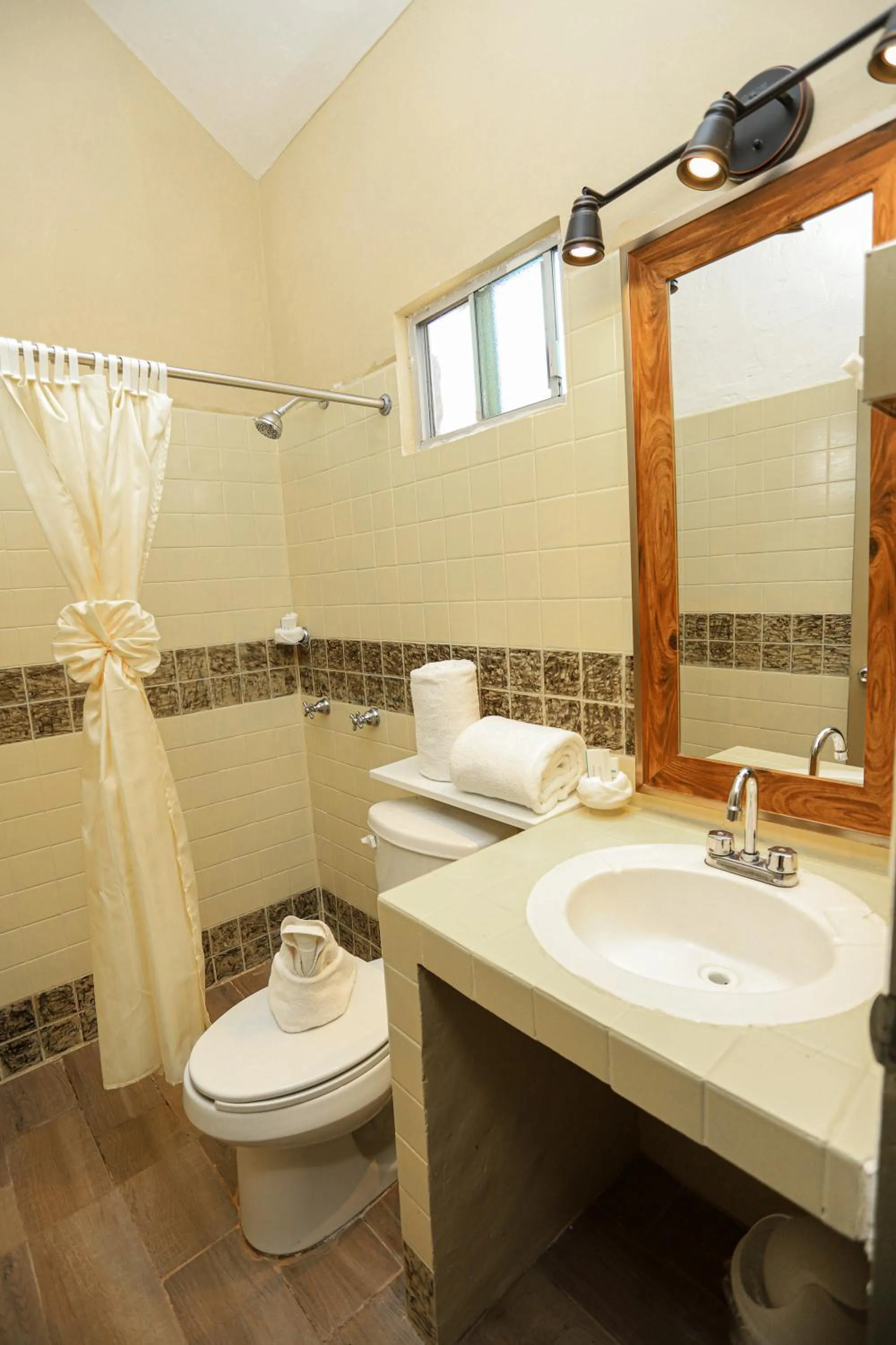 Bathroom in Buena Vista Oceanfront & Hot Springs Resort