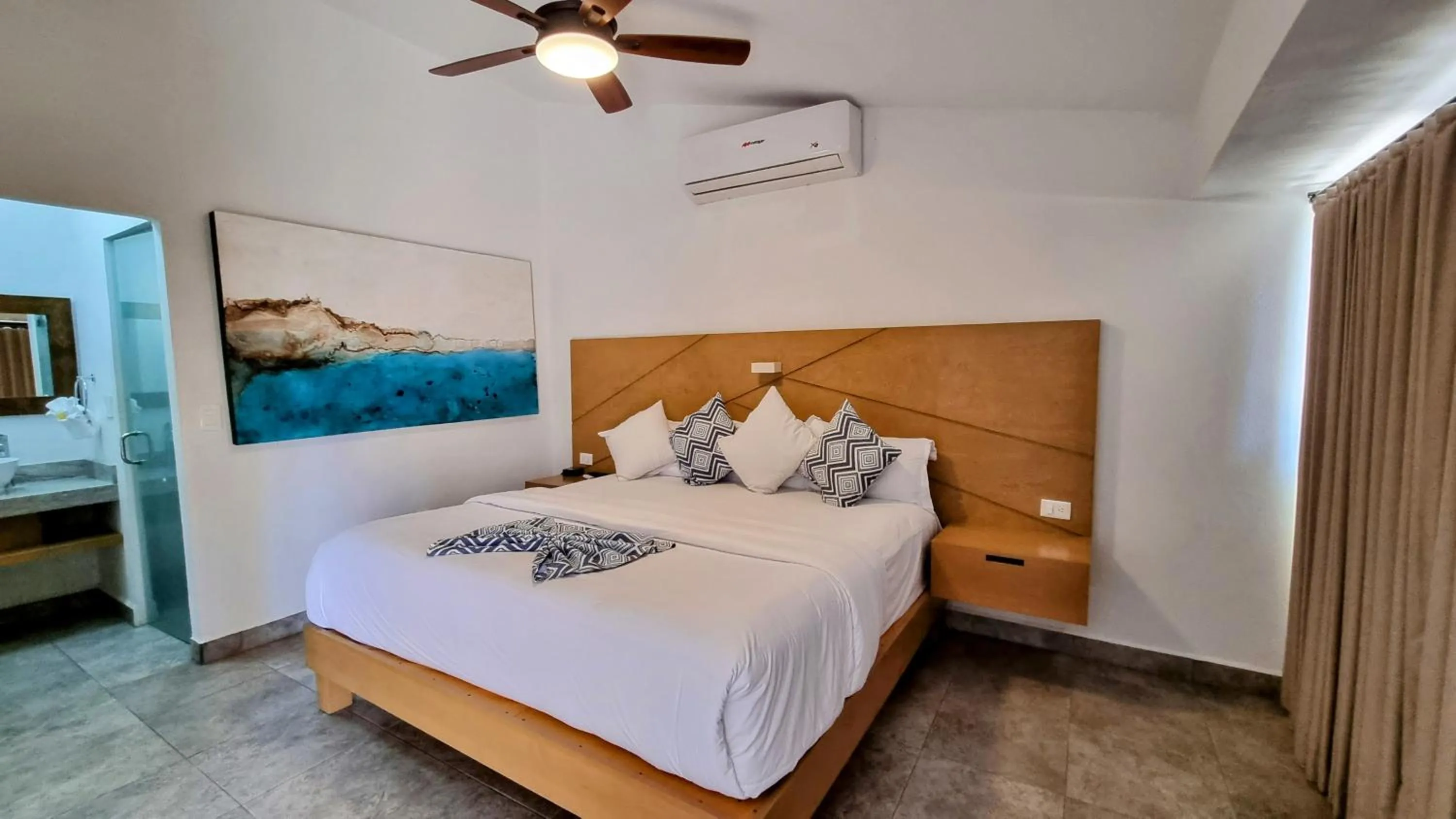 Bed in Buena Vista Oceanfront & Hot Springs Resort