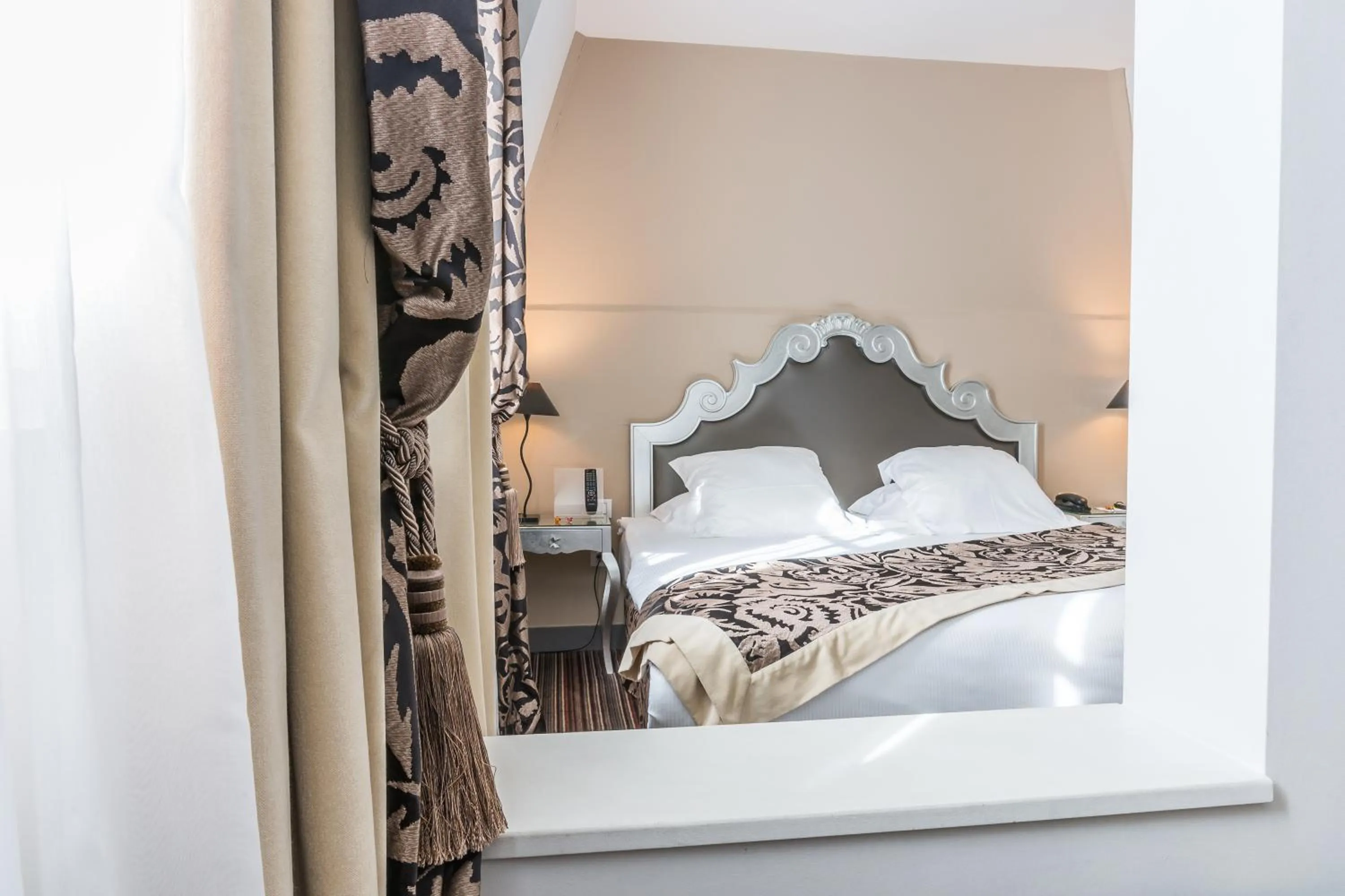 Bedroom, Bed in Villa 81