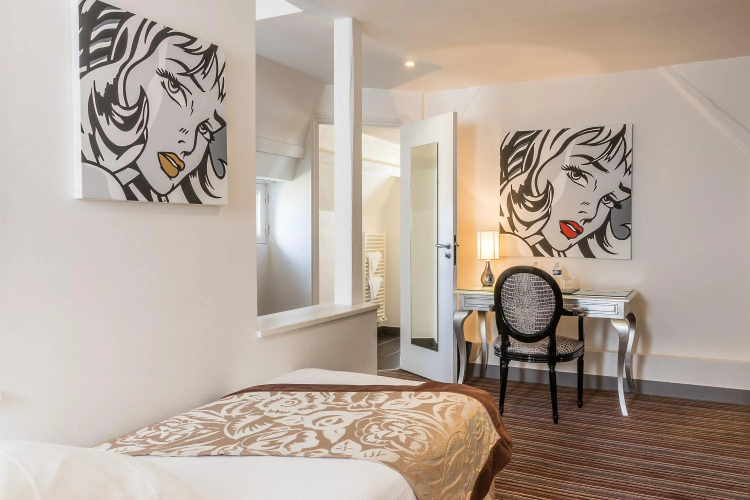 Bedroom, Bed in Villa 81