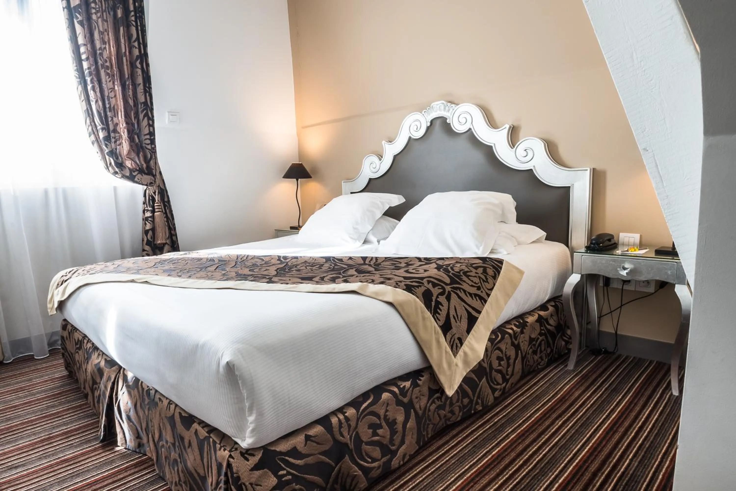 Bedroom, Bed in Villa 81