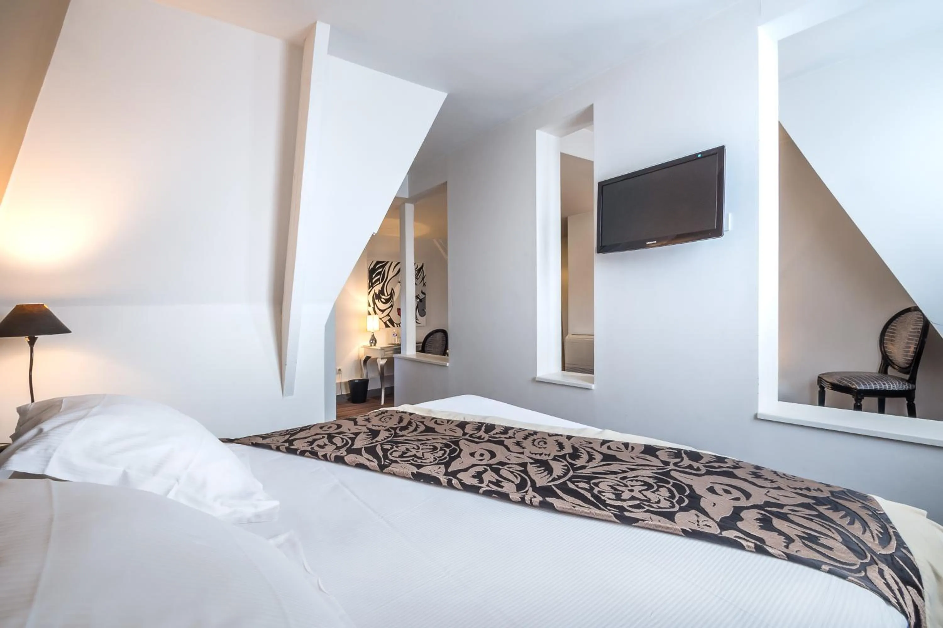 Bedroom, Bed in Villa 81