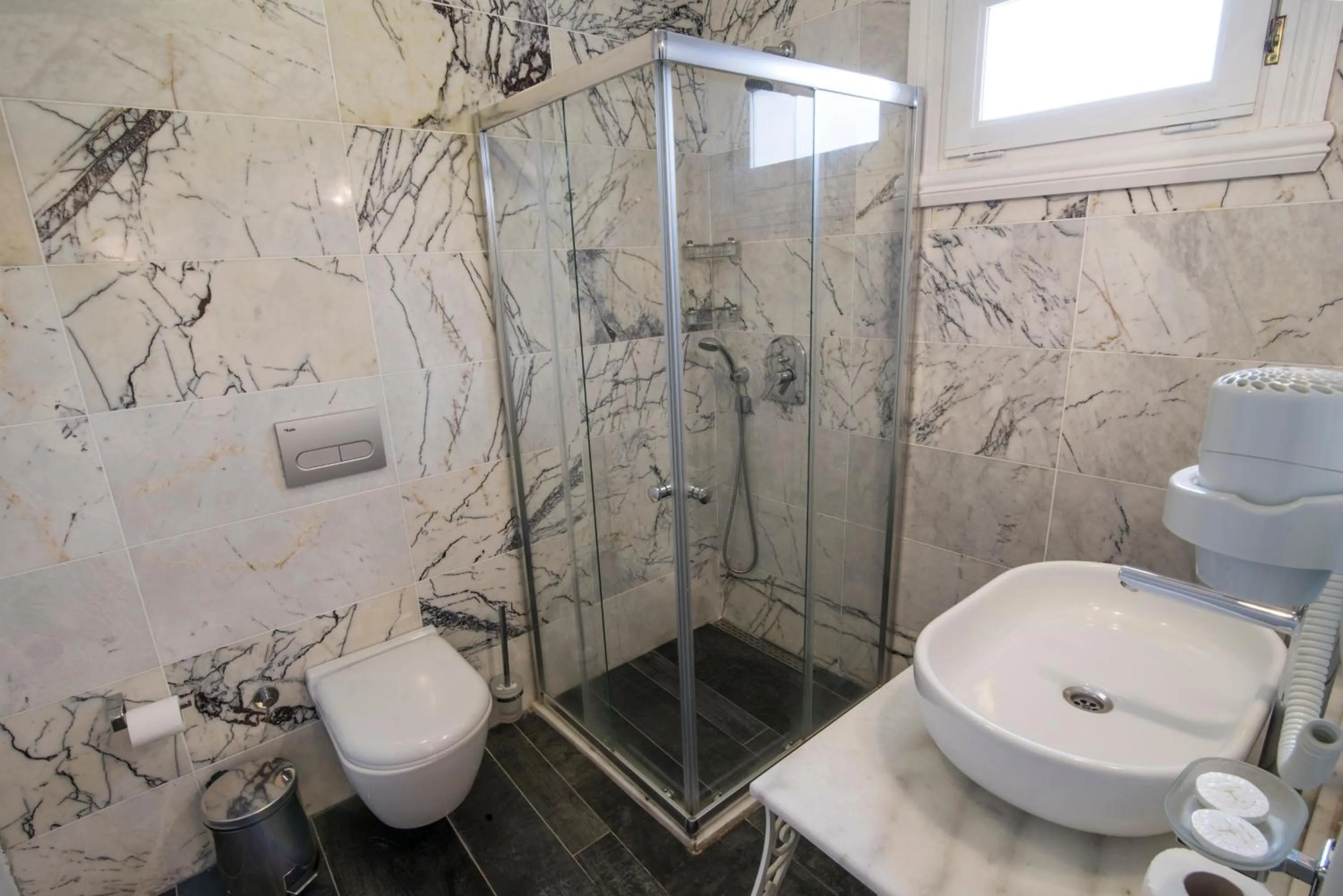 Bathroom in Büyükada Port Hotel