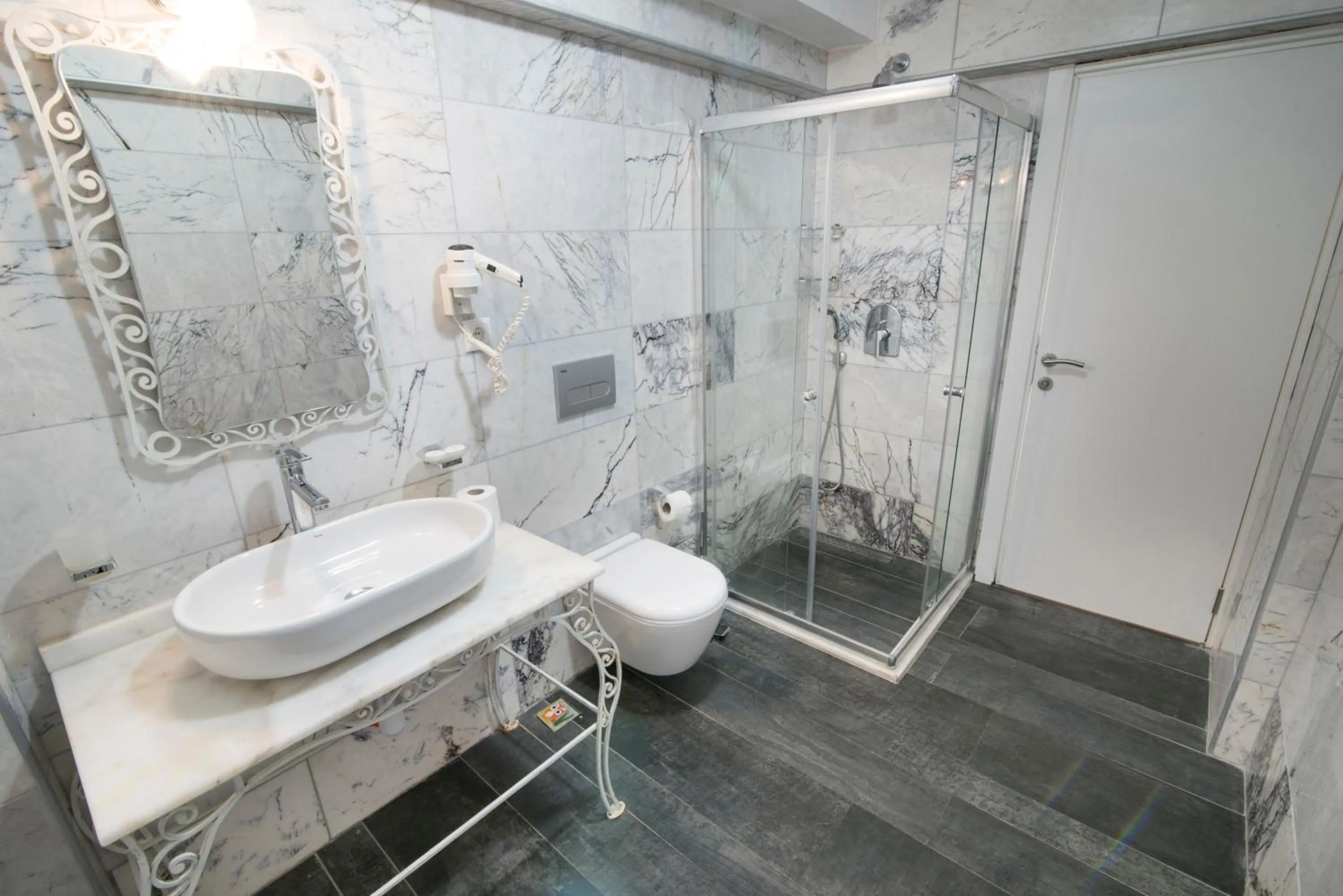 Bathroom in Büyükada Port Hotel