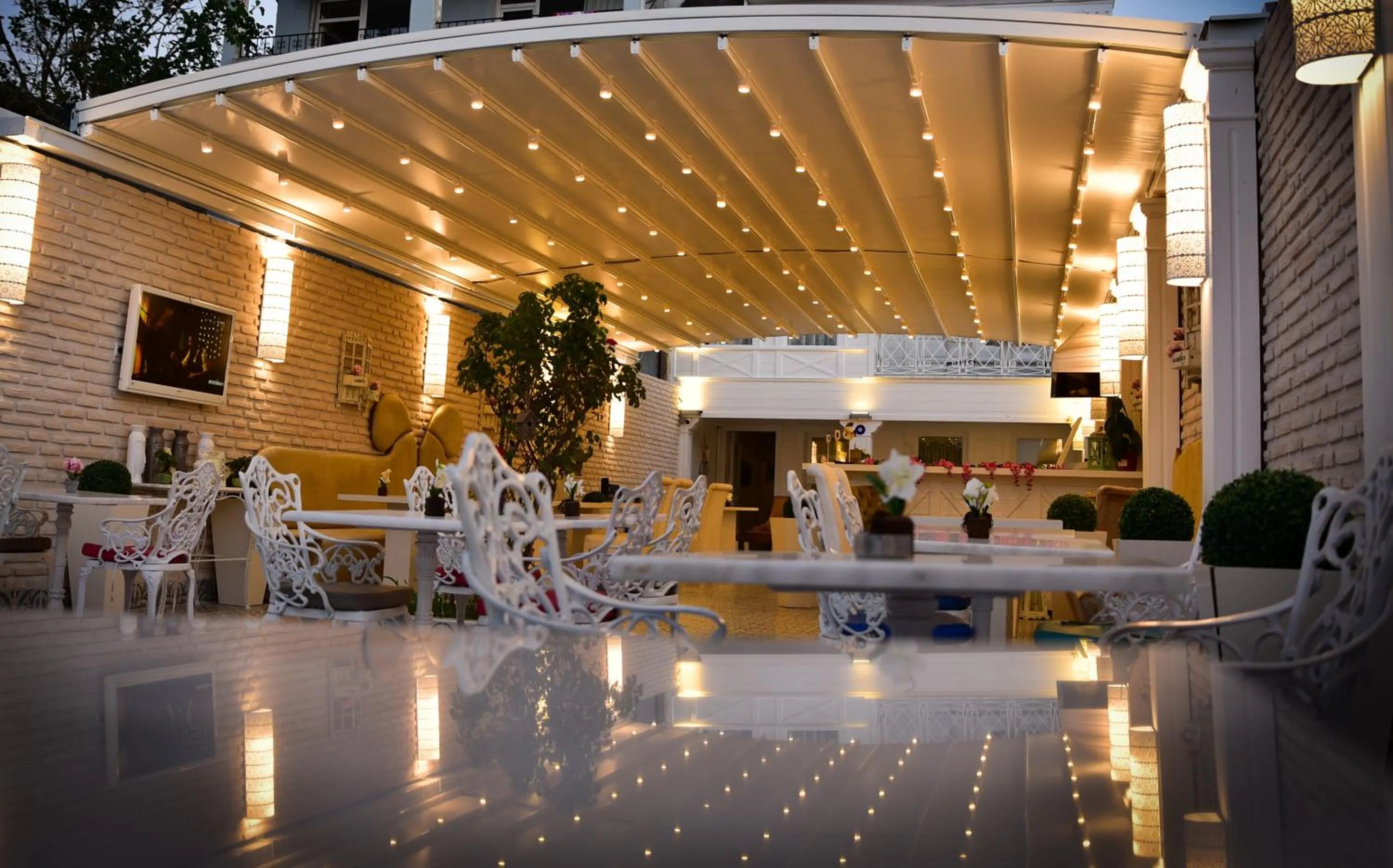 Property building in Büyükada Port Hotel