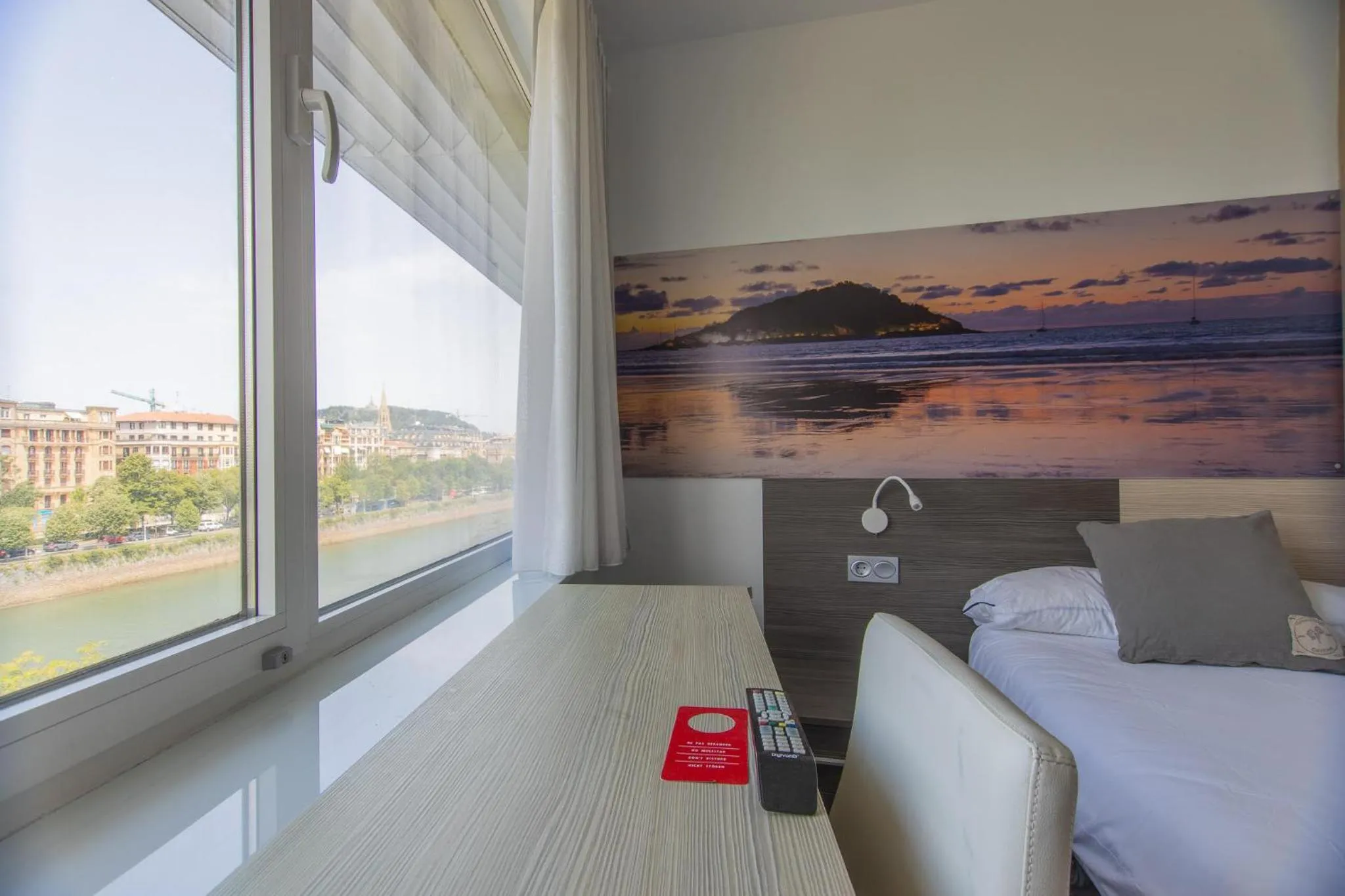 Bed in Pensión Riberas del Urumea