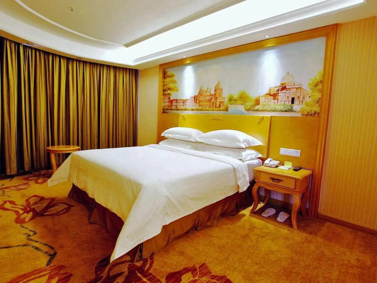 Bed in Vienna International Hotel Zhuzhou Railway Station Central Plaza