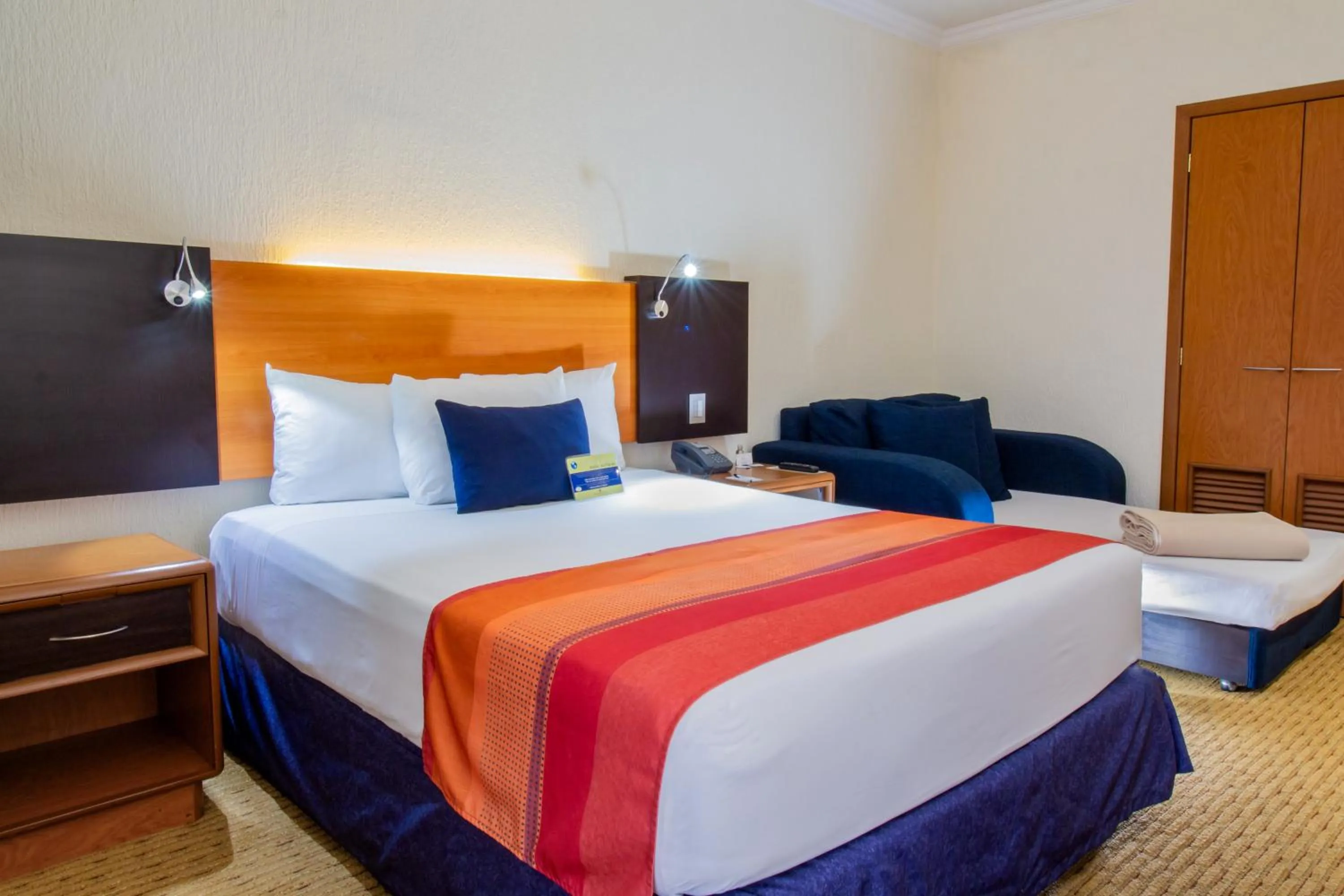 Photo of the whole room, Bed in Hotel Guadalajara Plaza Expo