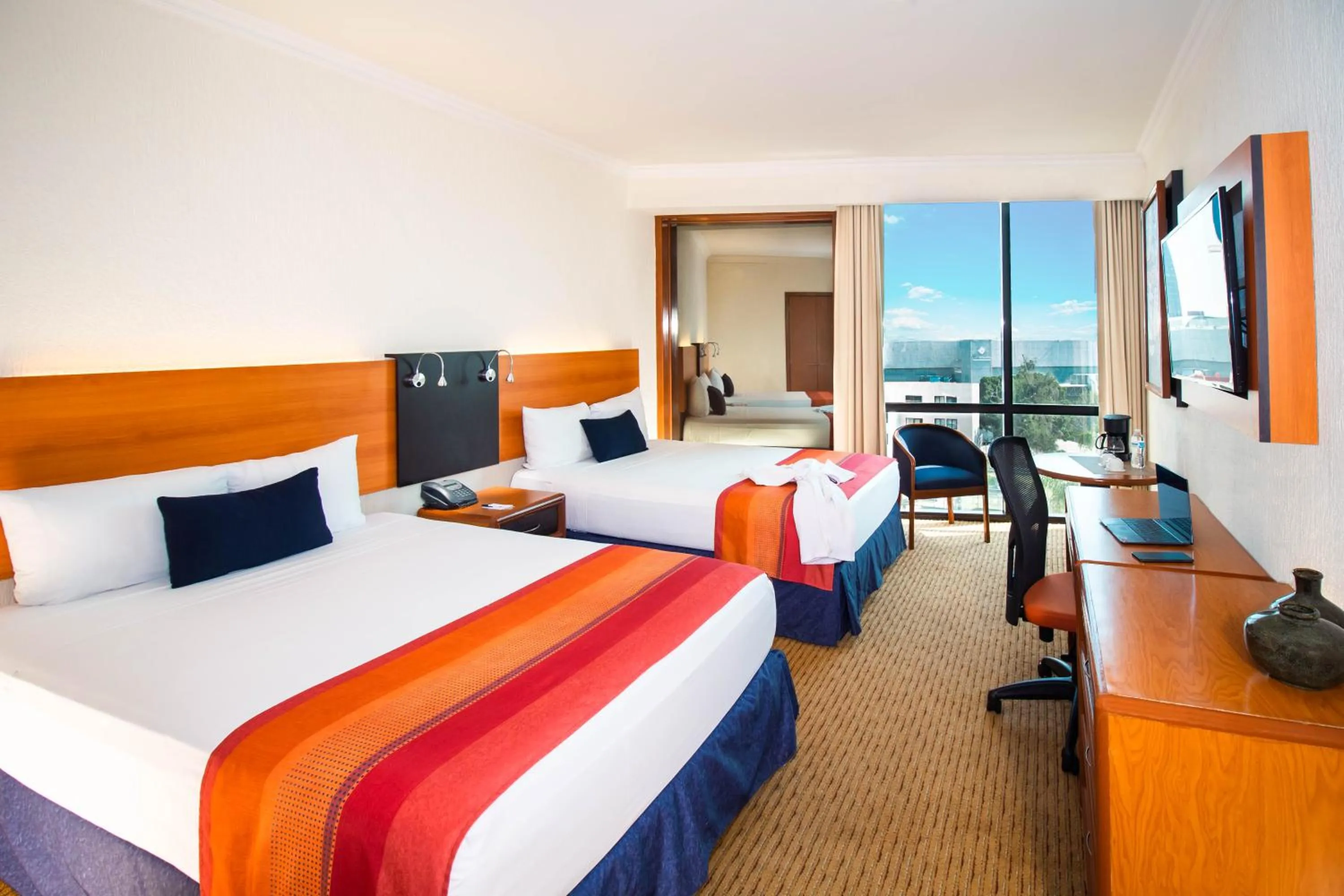 TV and multimedia, Bed in Hotel Guadalajara Plaza Expo