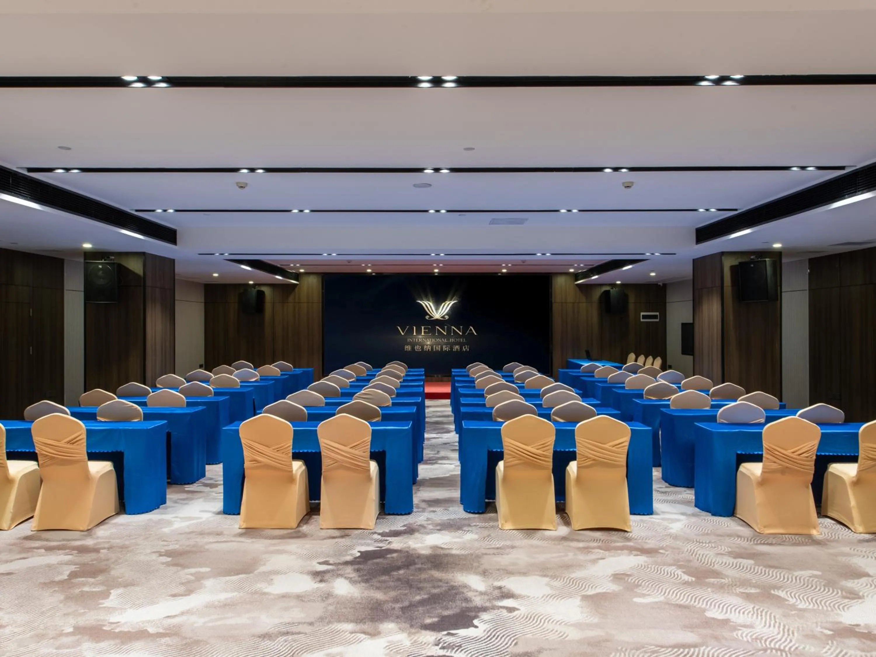 Meeting/conference room in Vienna International Hotel Guangzhou Baiyun International Conference Center