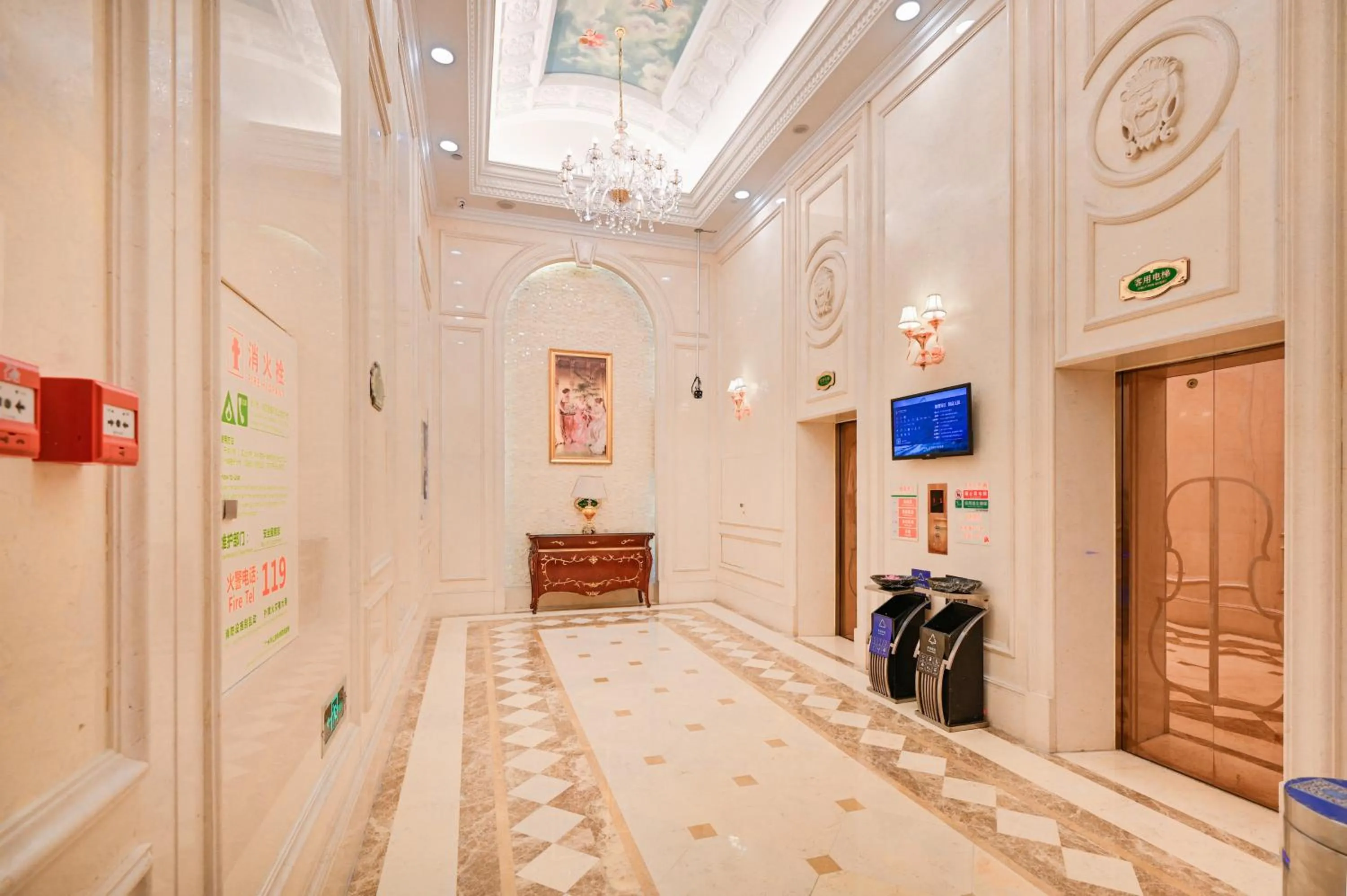 Lobby or reception in Vienna International Hotel Guangzhou Baiyun International Conference Center