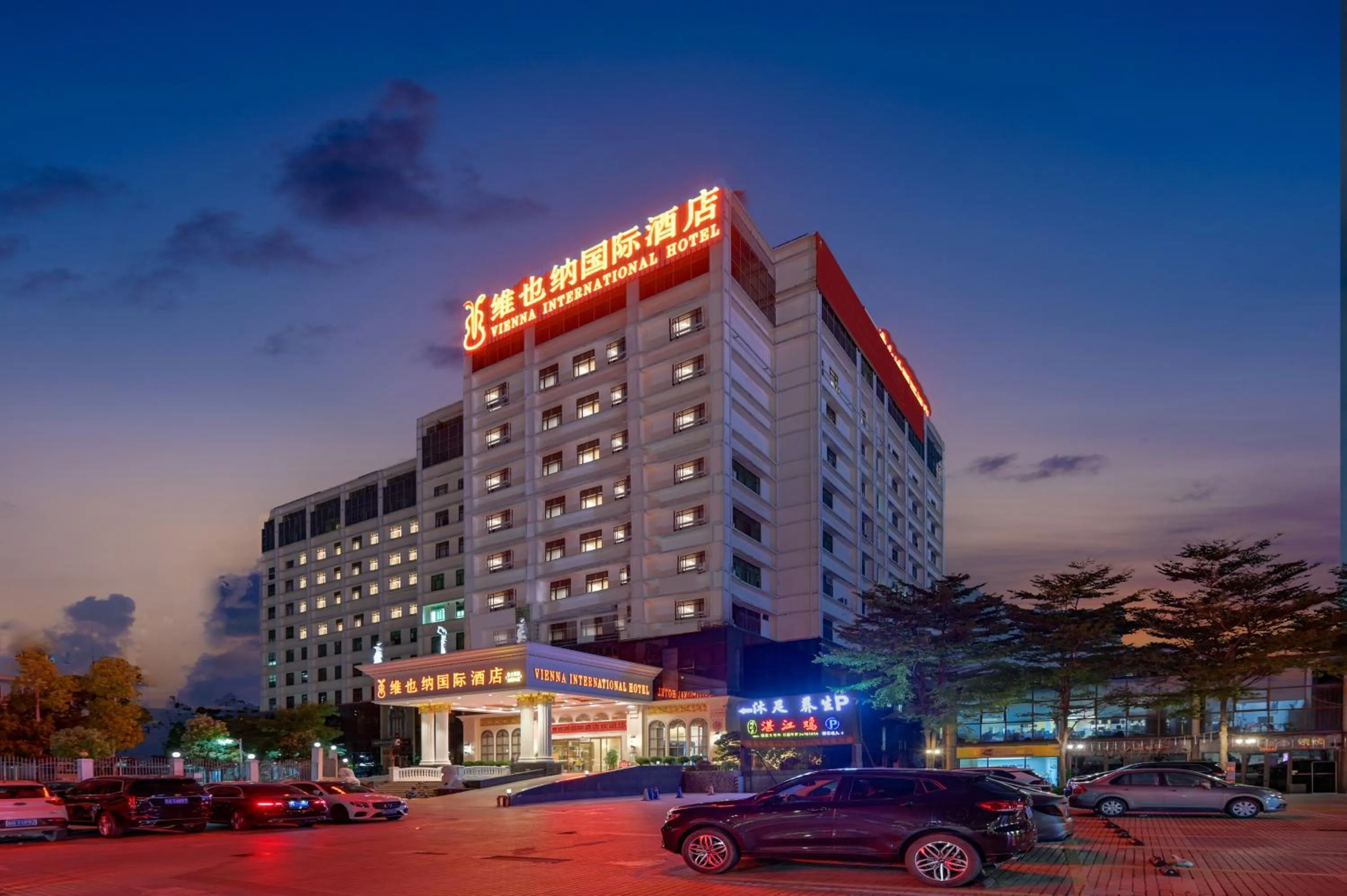 Property building in Vienna International Hotel Guangzhou Baiyun International Conference Center