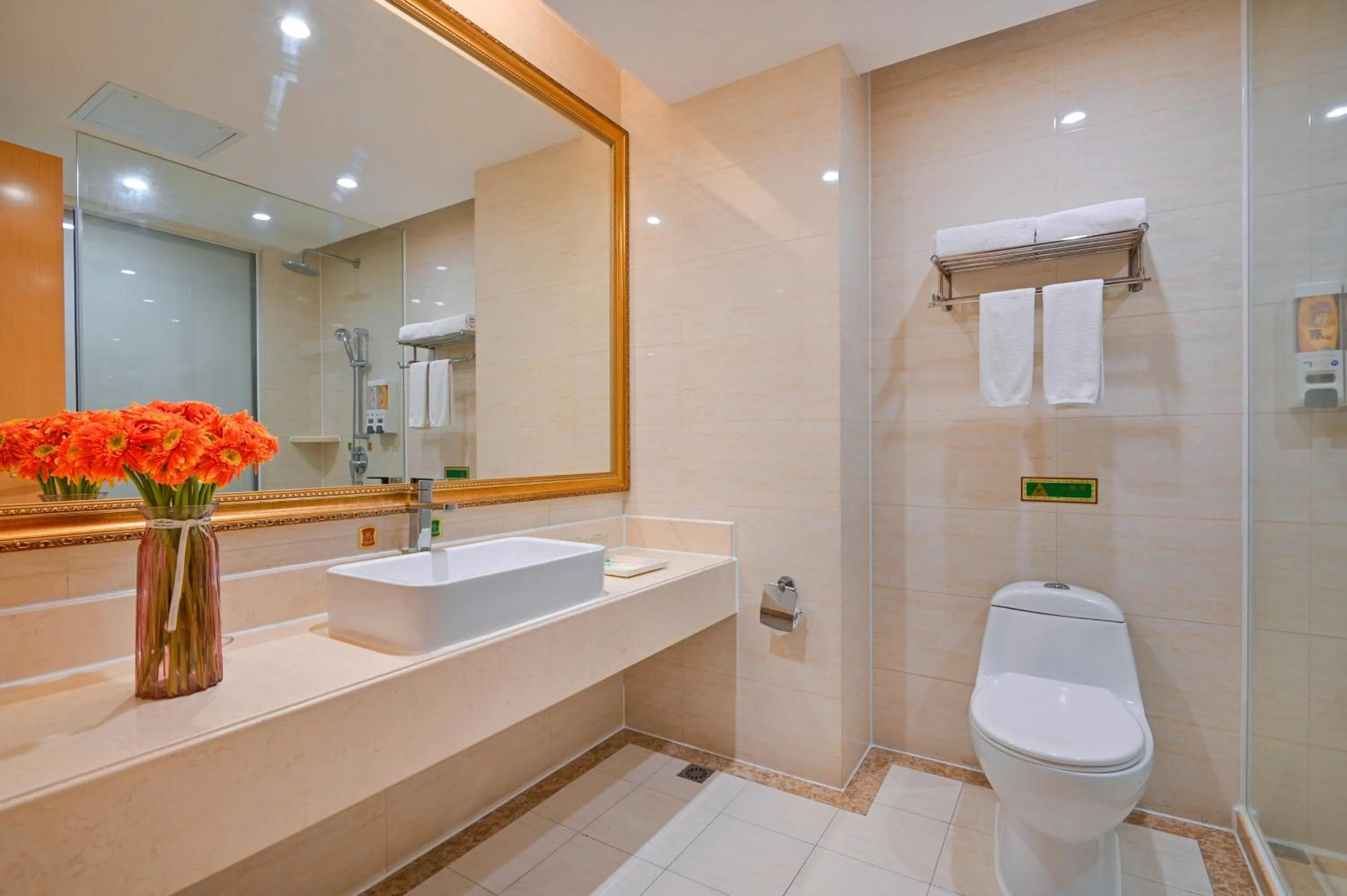 Bathroom in Vienna International Hotel Guangzhou Baiyun International Conference Center