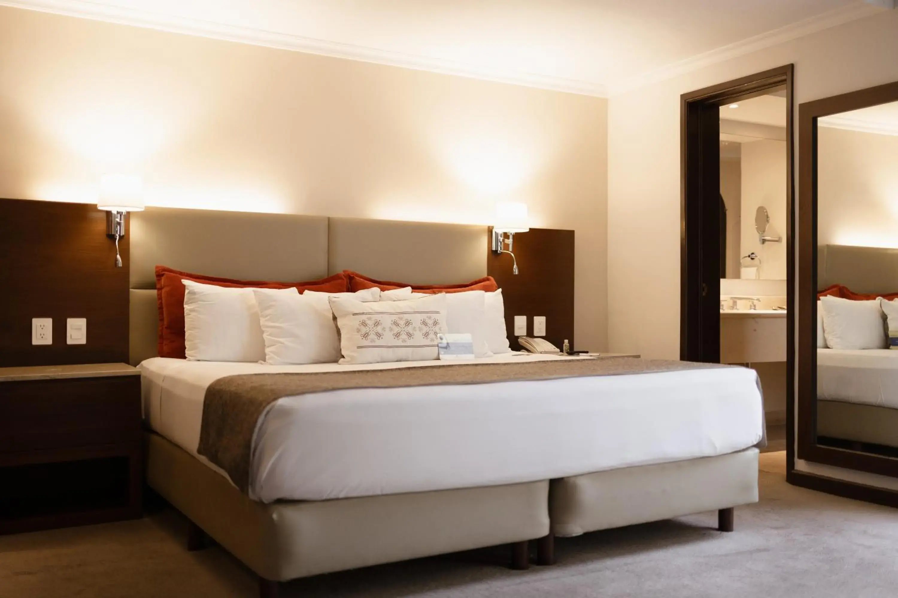 Deluxe King Suite - single occupancy in Hotel Guadalajara Plaza Ejecutivo Deluxe King Suite - single occupancy in Hotel Guadalajara Plaza Ejecutivo