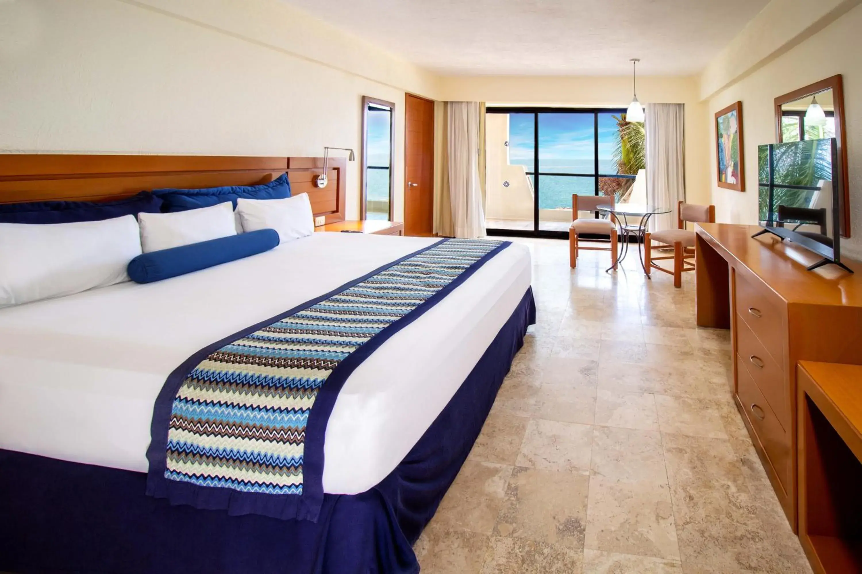 Suite - single occupancy in Plaza Pelicanos Grand Beach Resort All Inclusive Suite - single occupancy in Plaza Pelicanos Grand Beach Resort All Inclusive