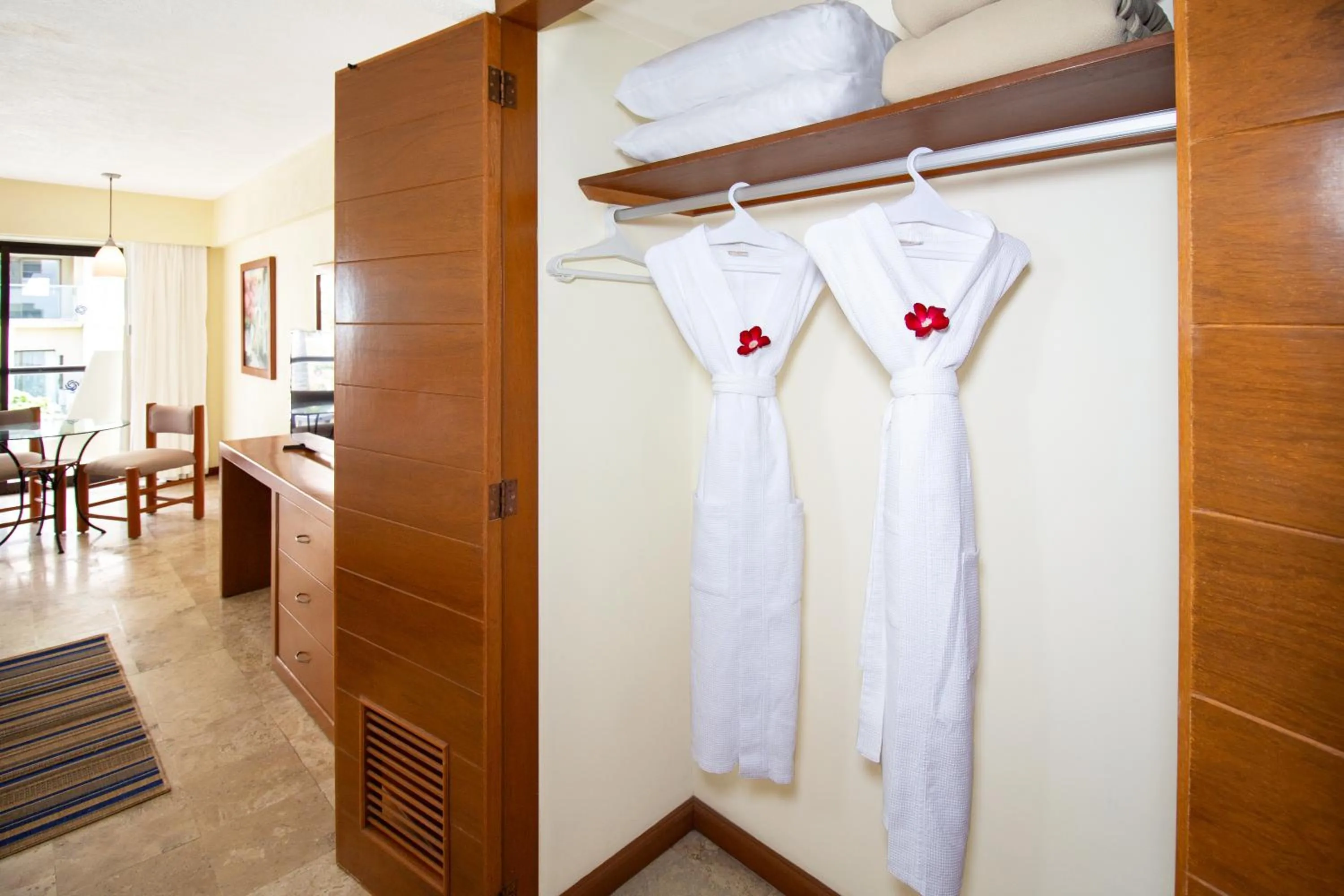 towels in Plaza Pelicanos Grand Beach Resort All Inclusive