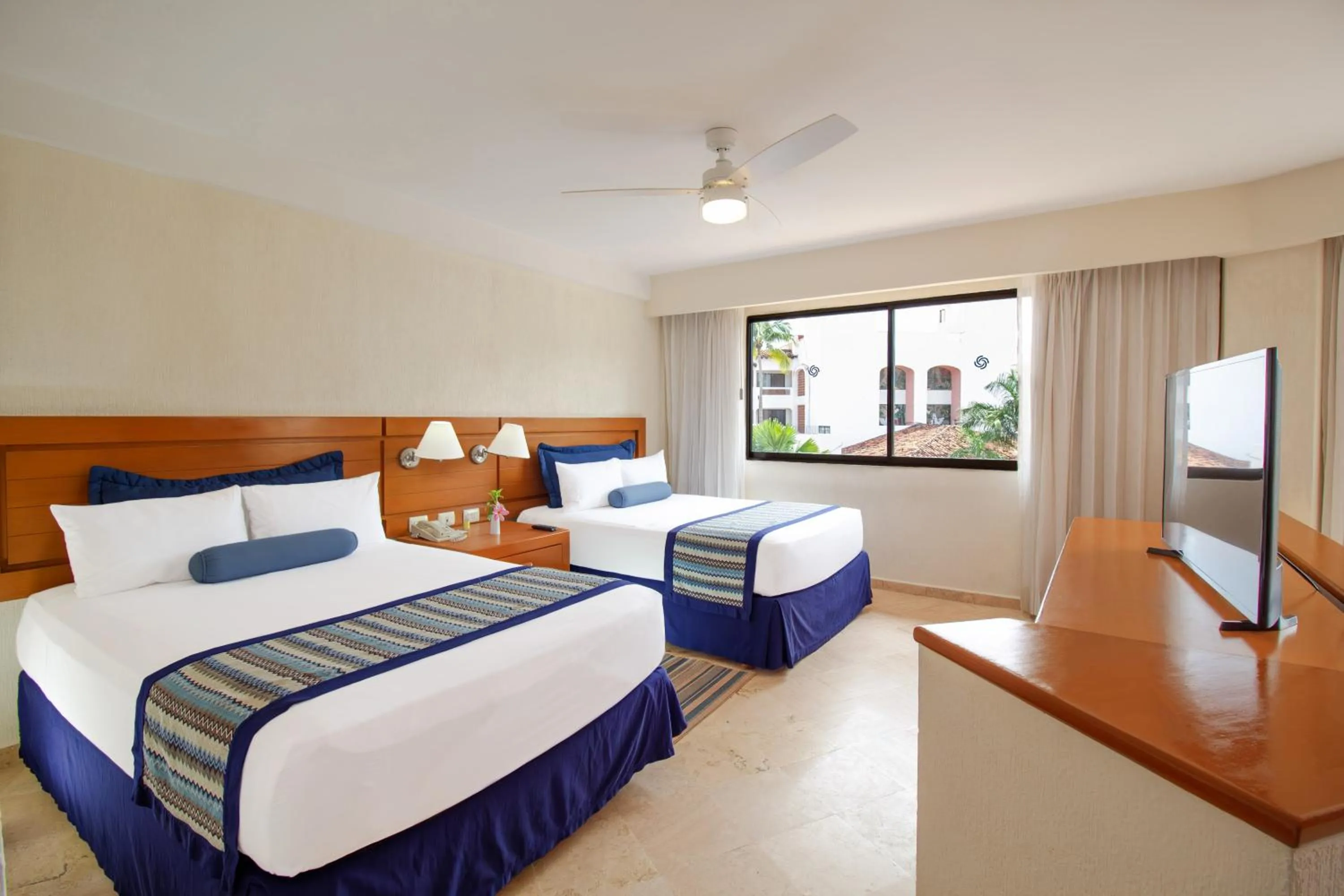 TV and multimedia, Bed in Plaza Pelicanos Grand Beach Resort All Inclusive