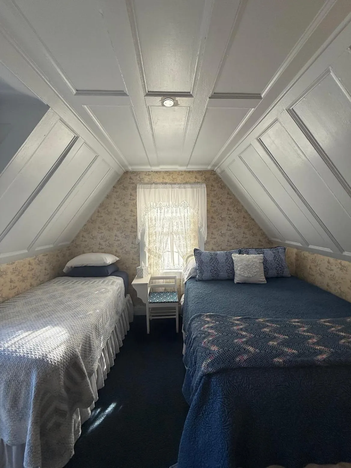 Bed in Shaw House Inn