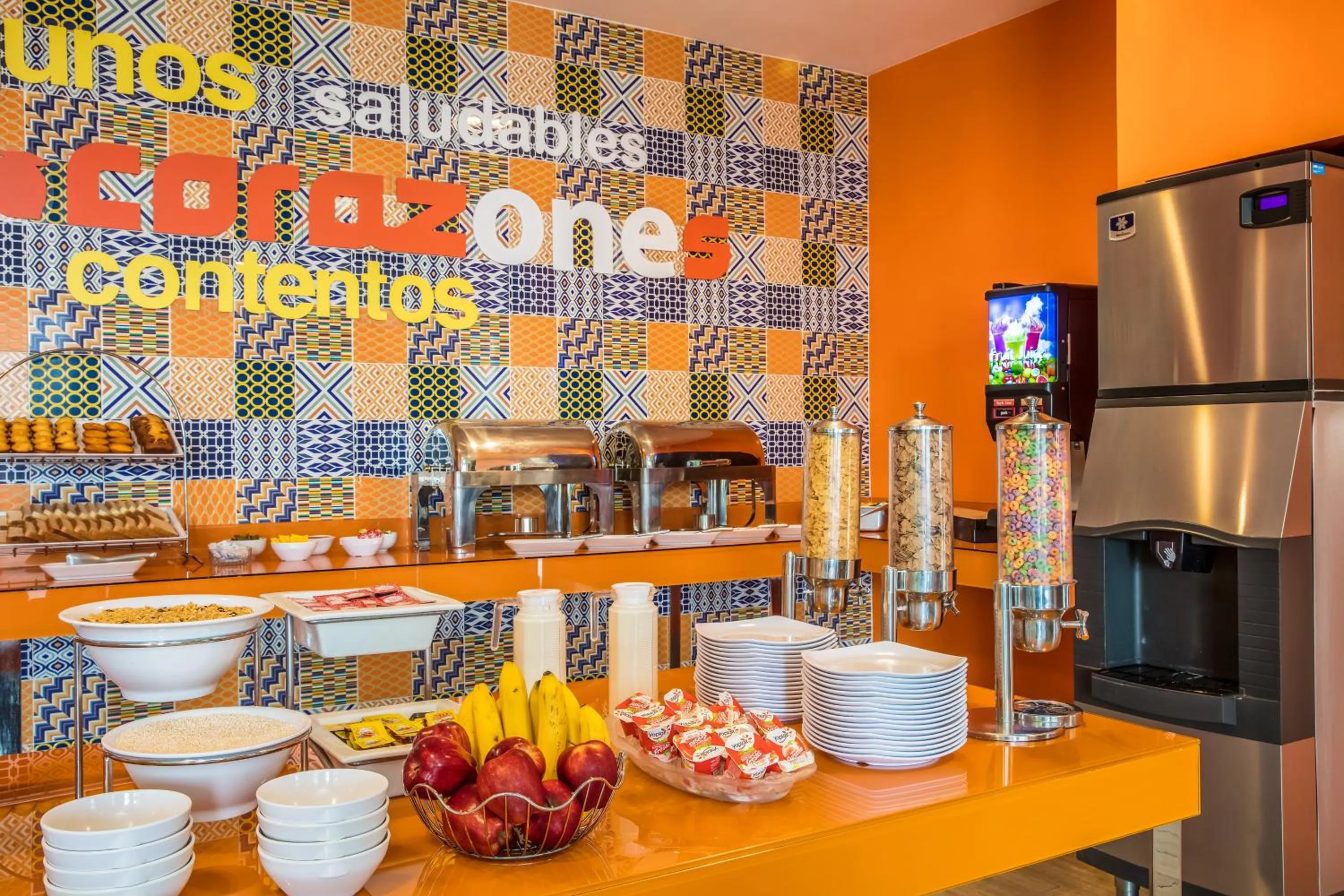 Restaurant/places to eat in One Monterrey Aeropuerto