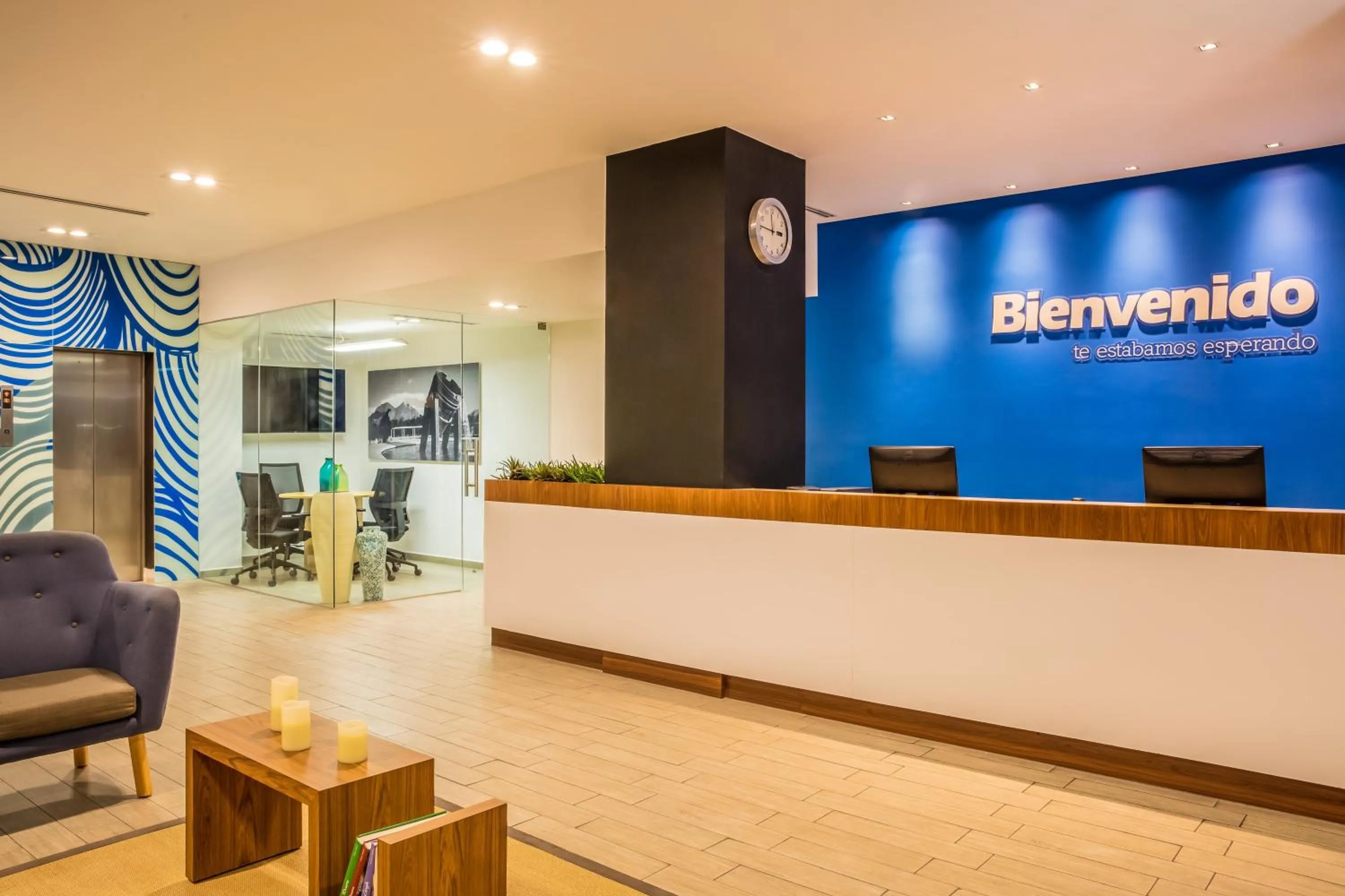 Lobby or reception in One Monterrey Aeropuerto