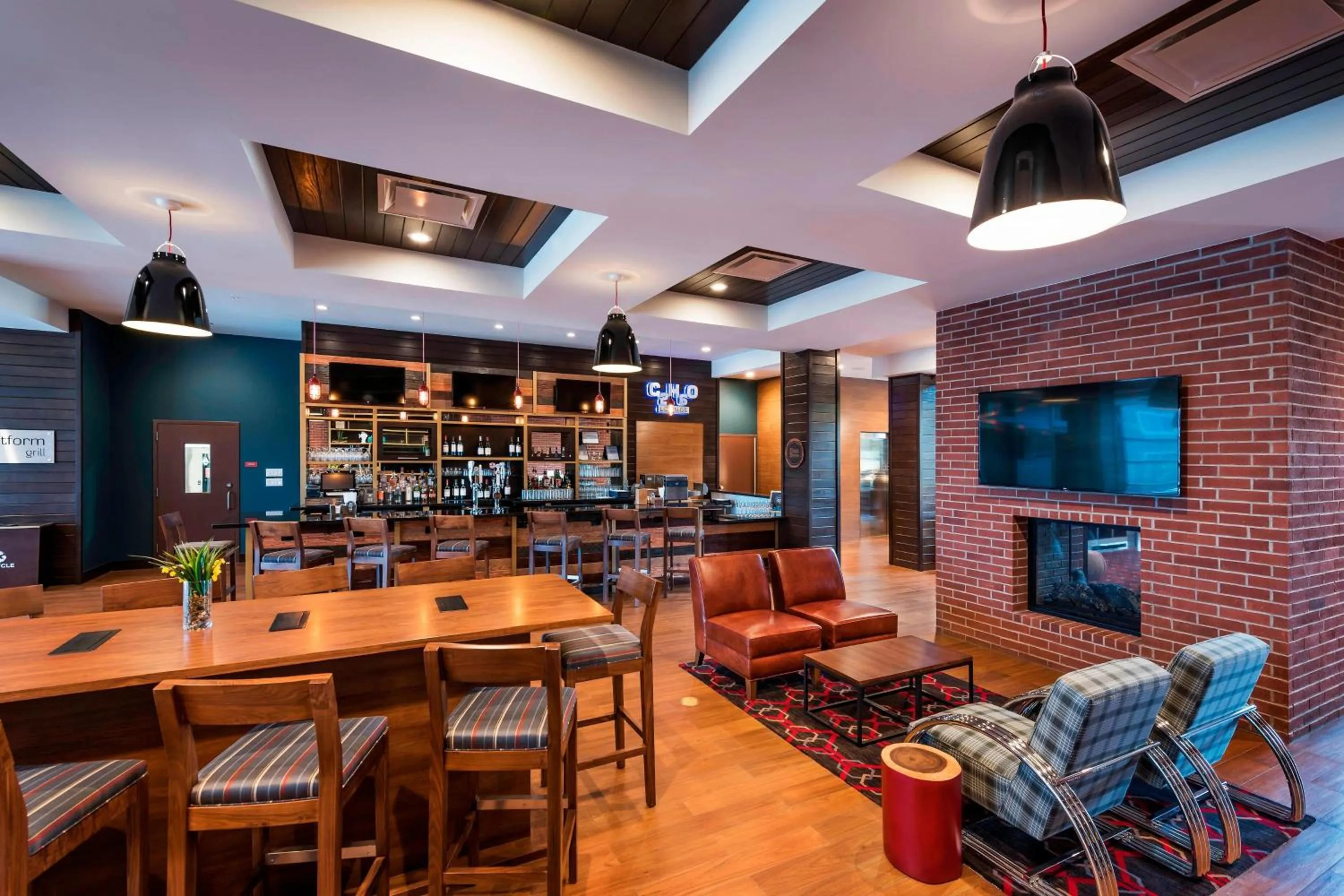 Lounge or bar in Four Points By Sheraton Houston Energy Corridor