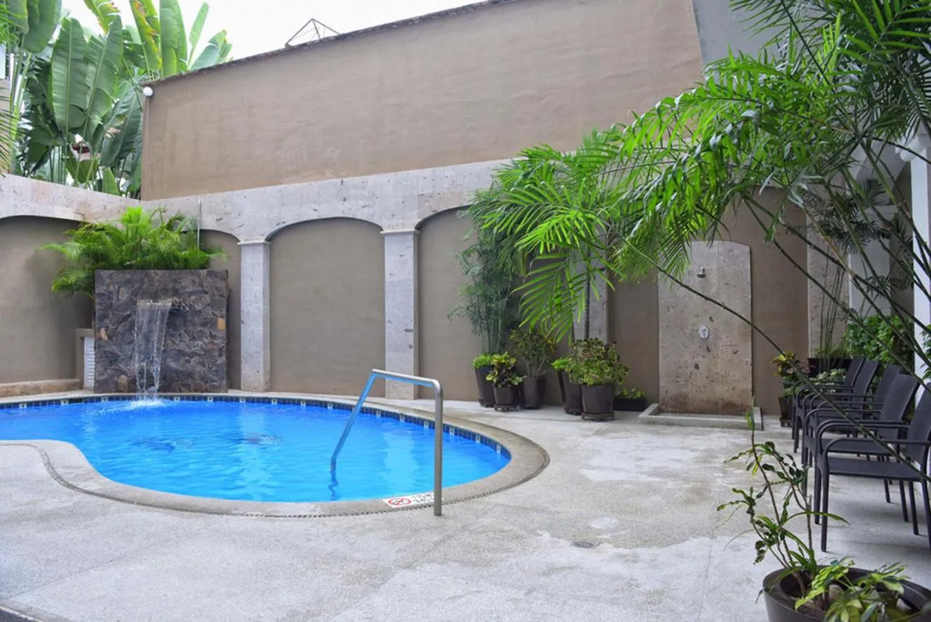 Swimming pool in Hotel Eloisa