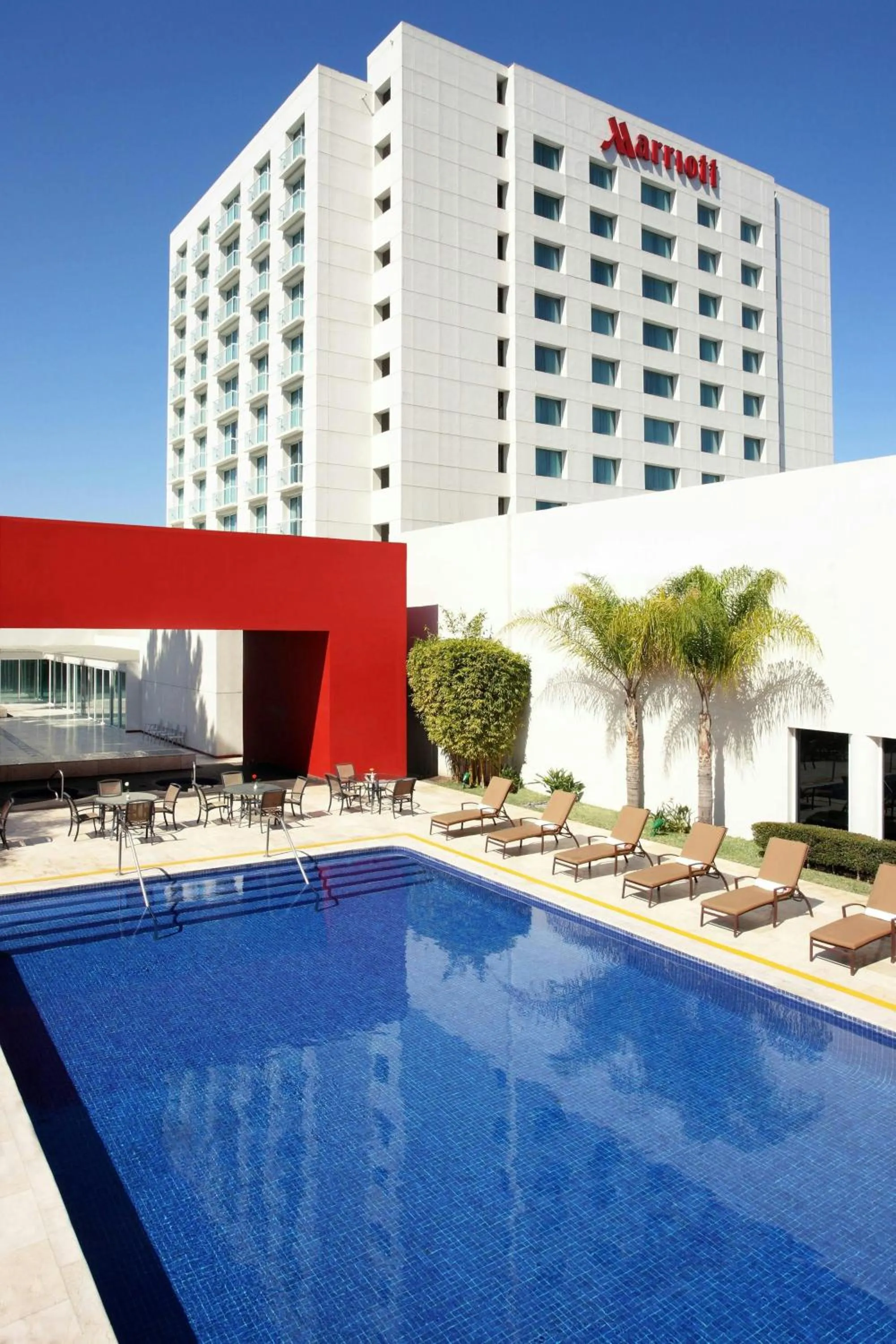 Swimming pool in Marriott Tijuana Hotel