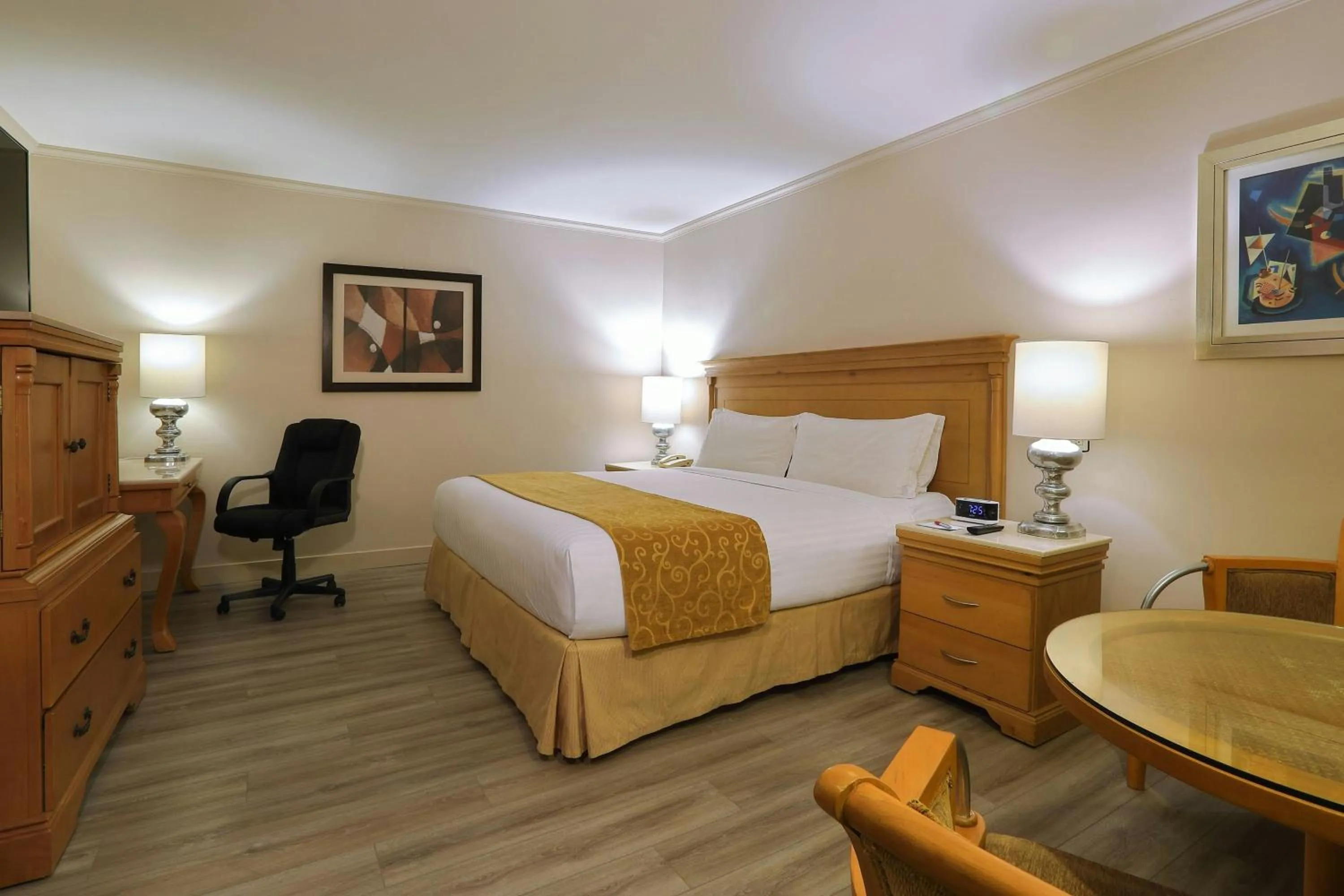 Photo of the whole room, Bed in Marriott Tijuana Hotel