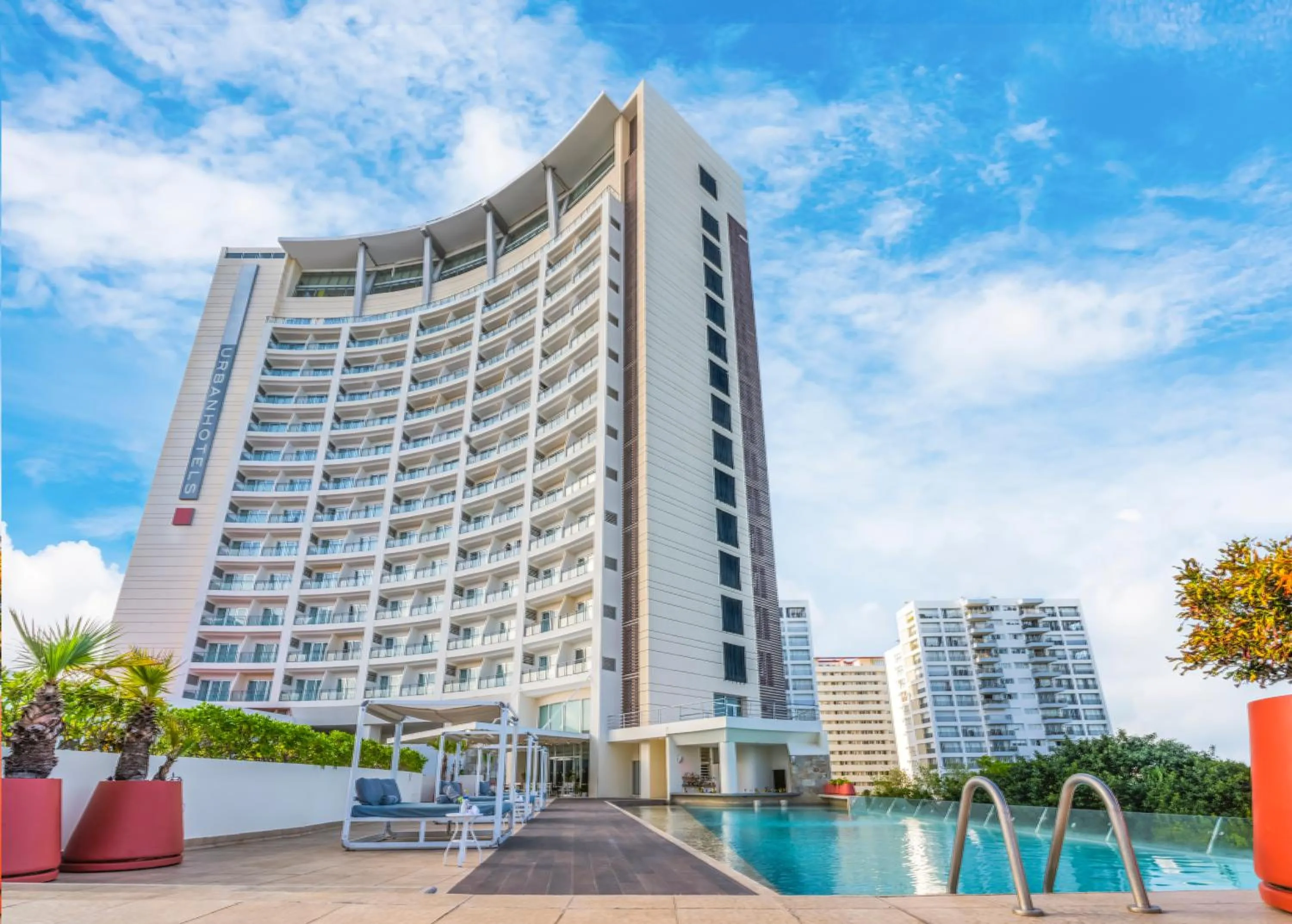Swimming pool in Krystal Urban Cancun & Beach Club