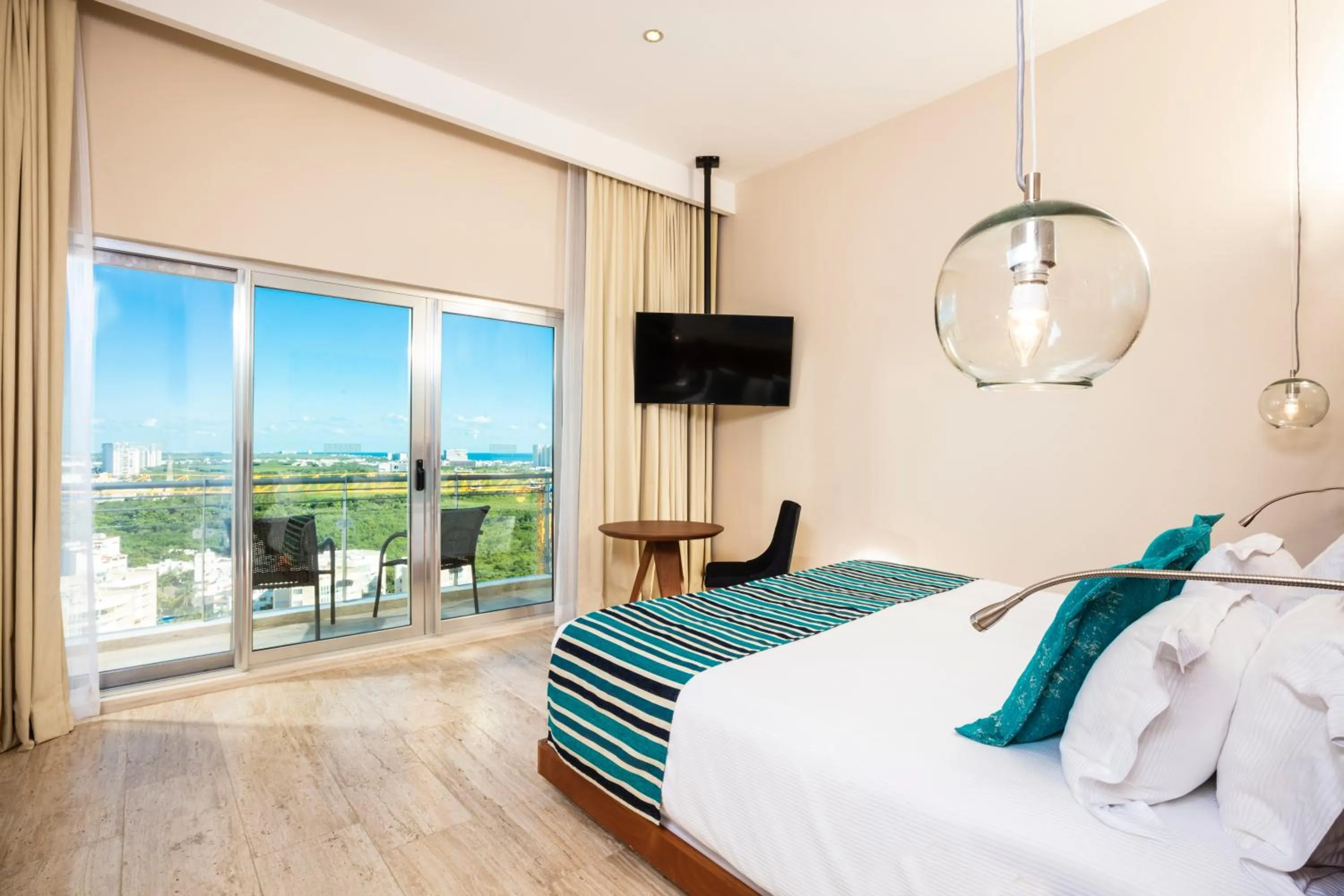 City view, Bed in Krystal Urban Cancun & Beach Club