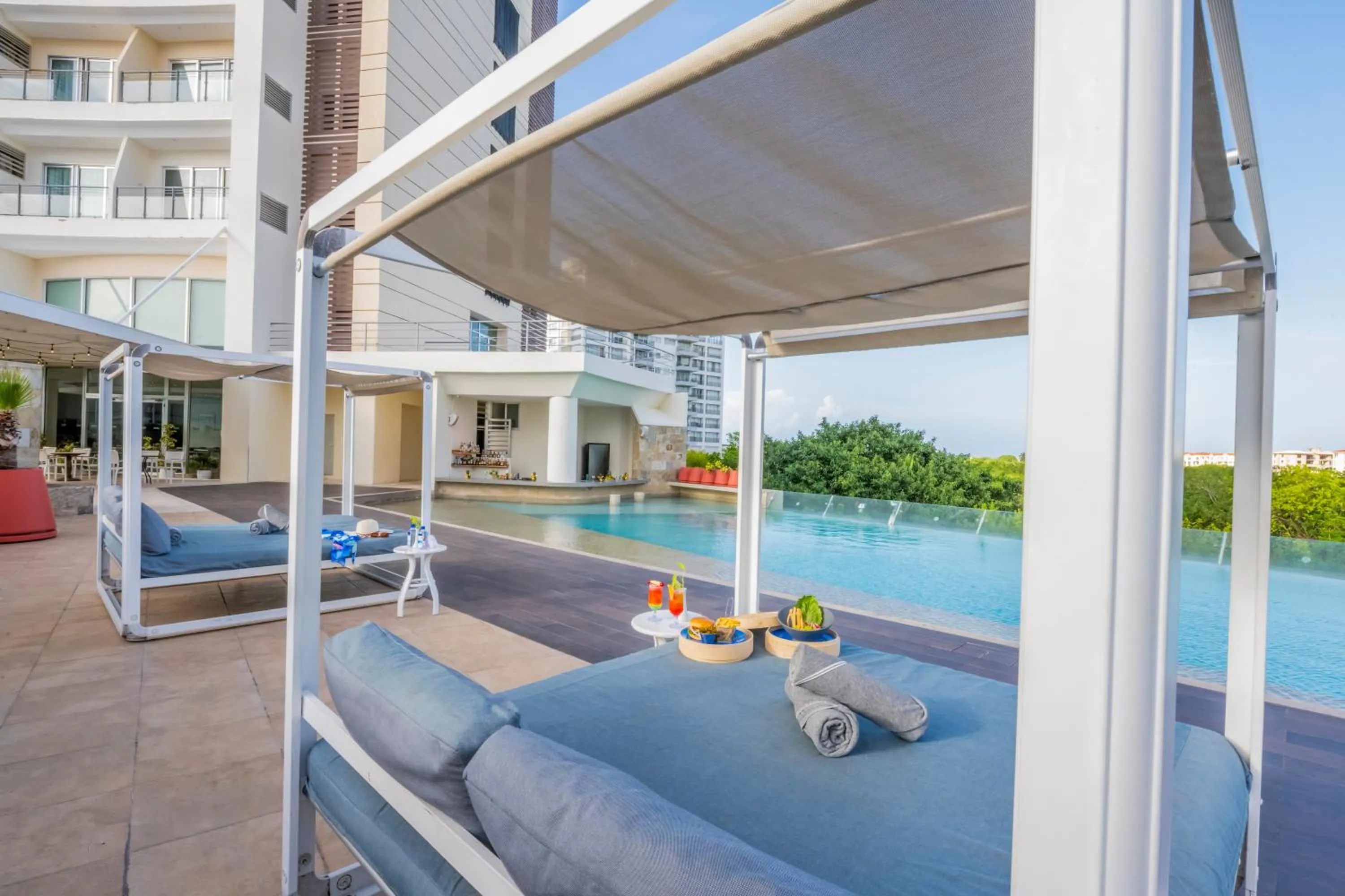 Swimming pool in Krystal Urban Cancun & Beach Club