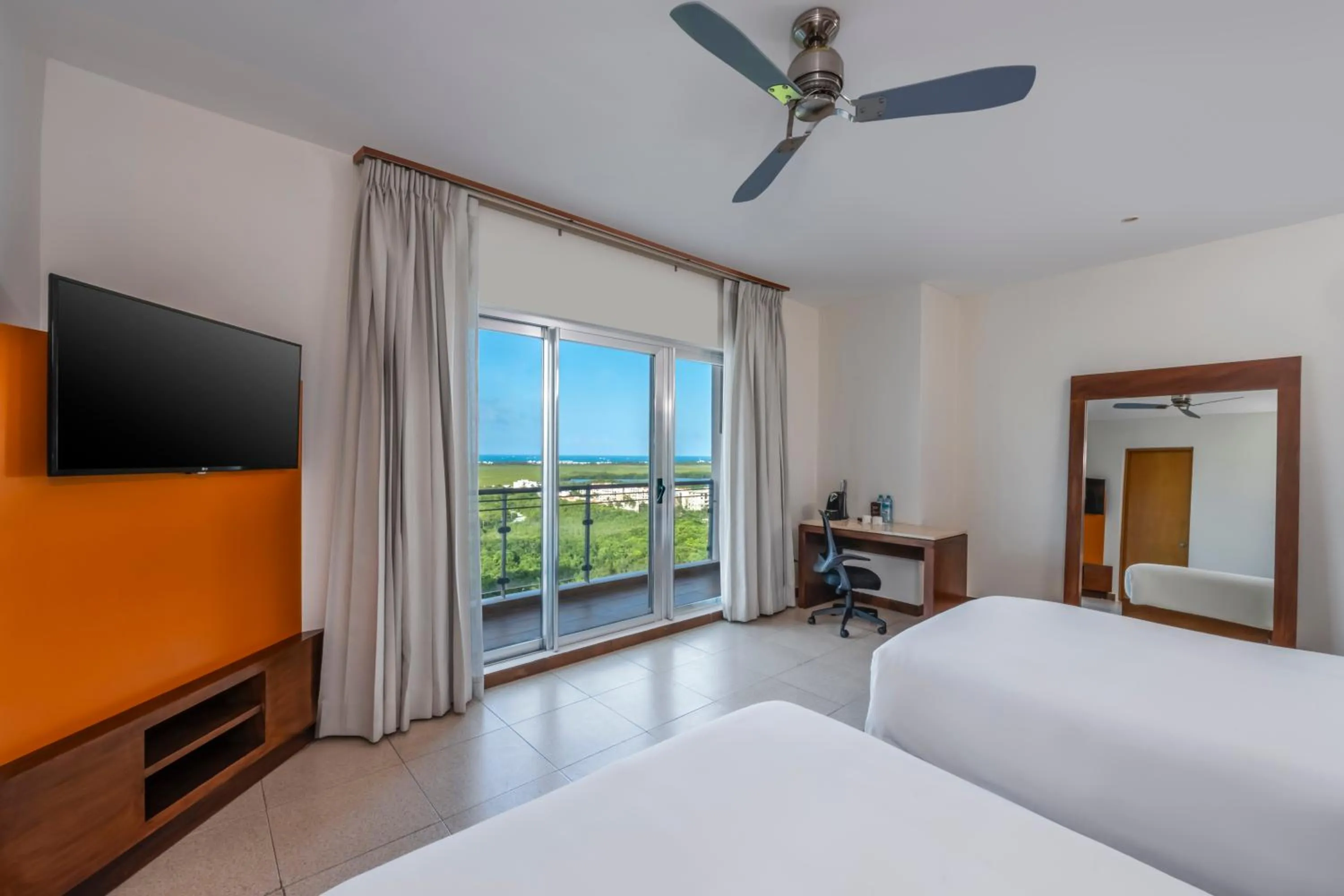 City view, Bed in Krystal Urban Cancun & Beach Club